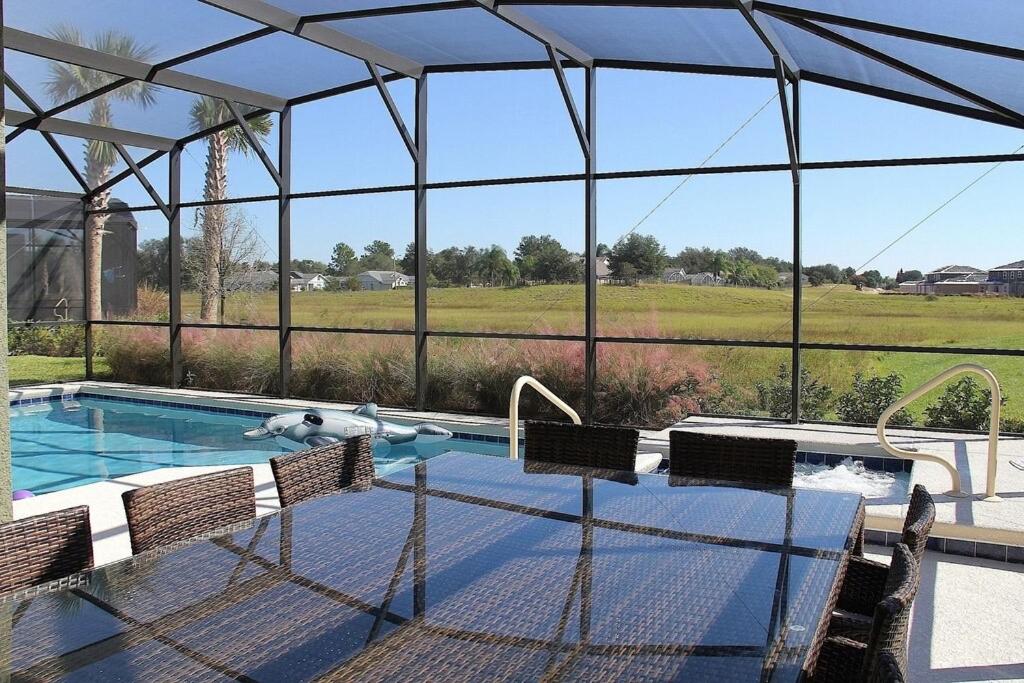 Solterra Family Vacation Home with Private Pool and Spa and Games Room Nr Disney