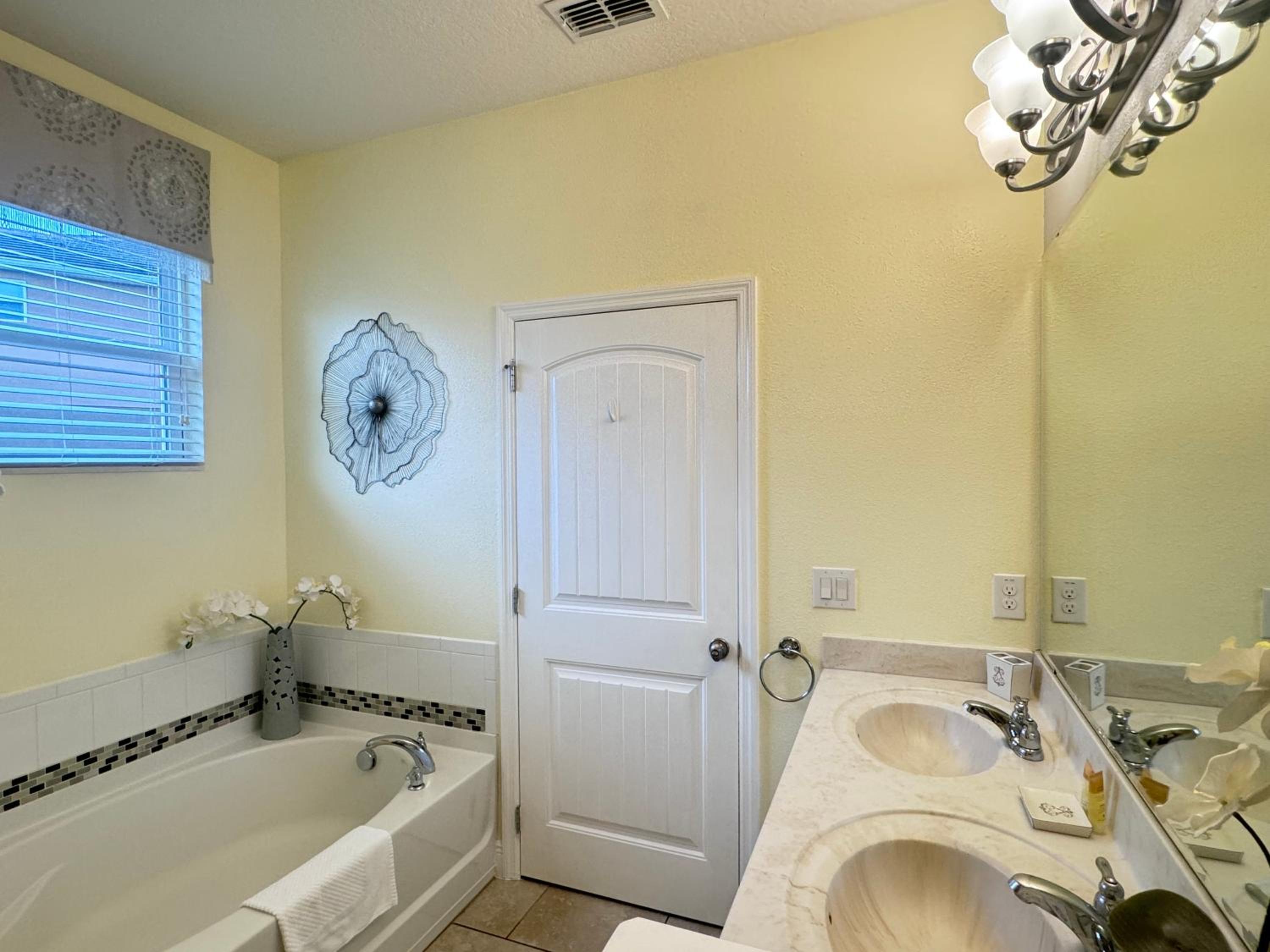 Solterra Family Vacation Home with Private Pool and Spa and Games Room Nr Disney