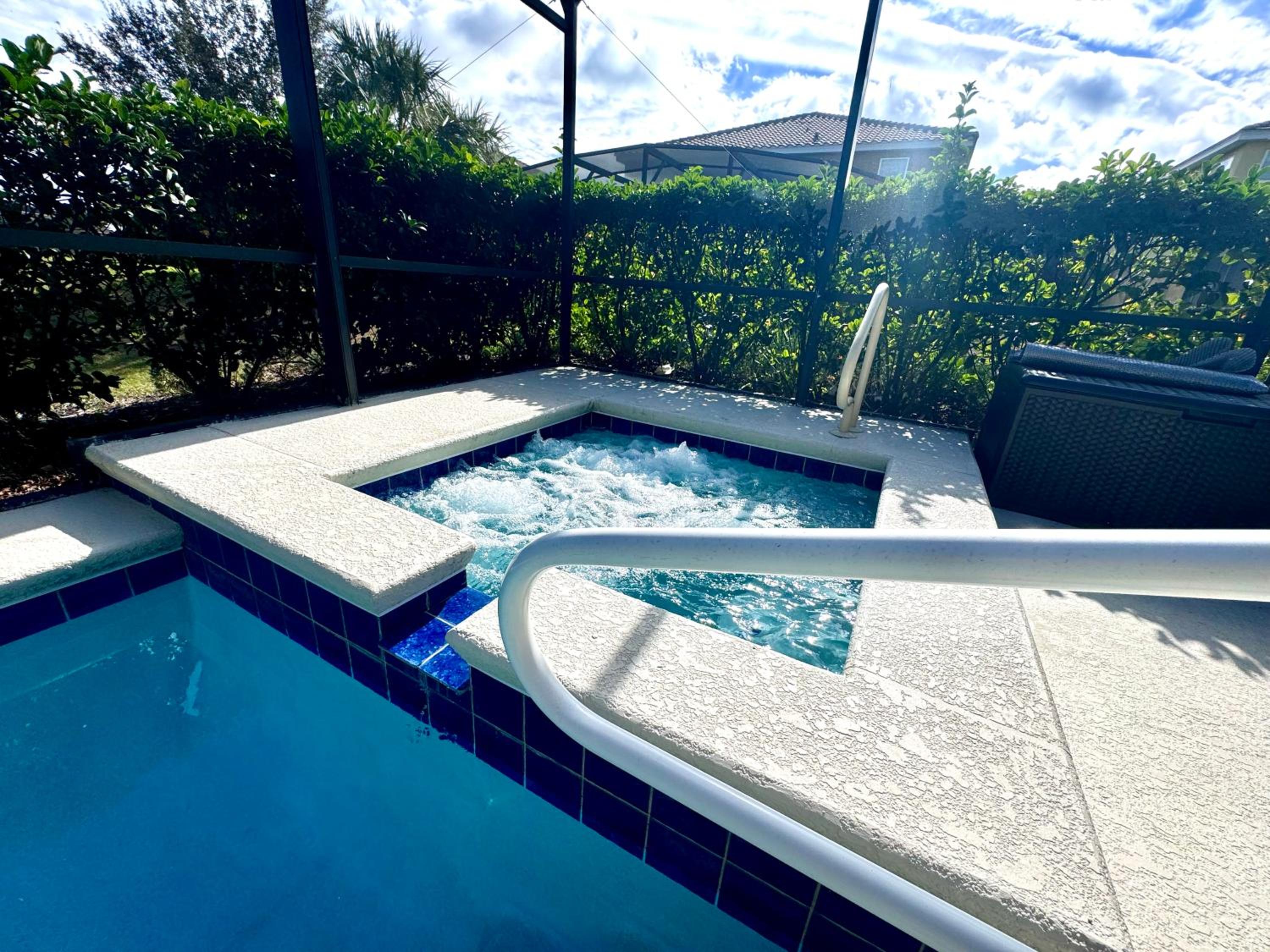Solterra Family Vacation Home with Private Pool and Spa and Games Room Nr Disney