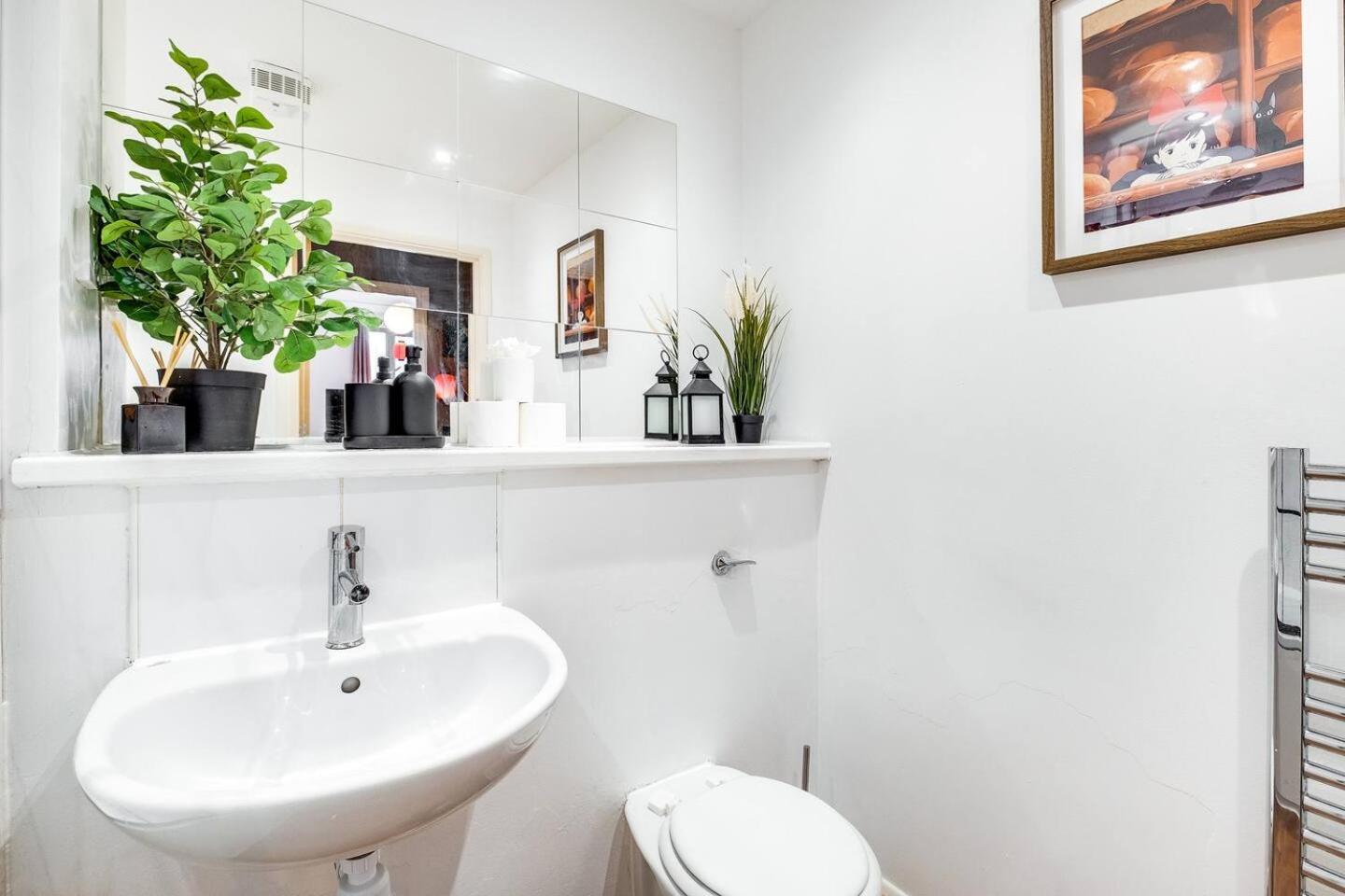 Anime Suite 15 Nights Stay with FreePark, Games and Netflix