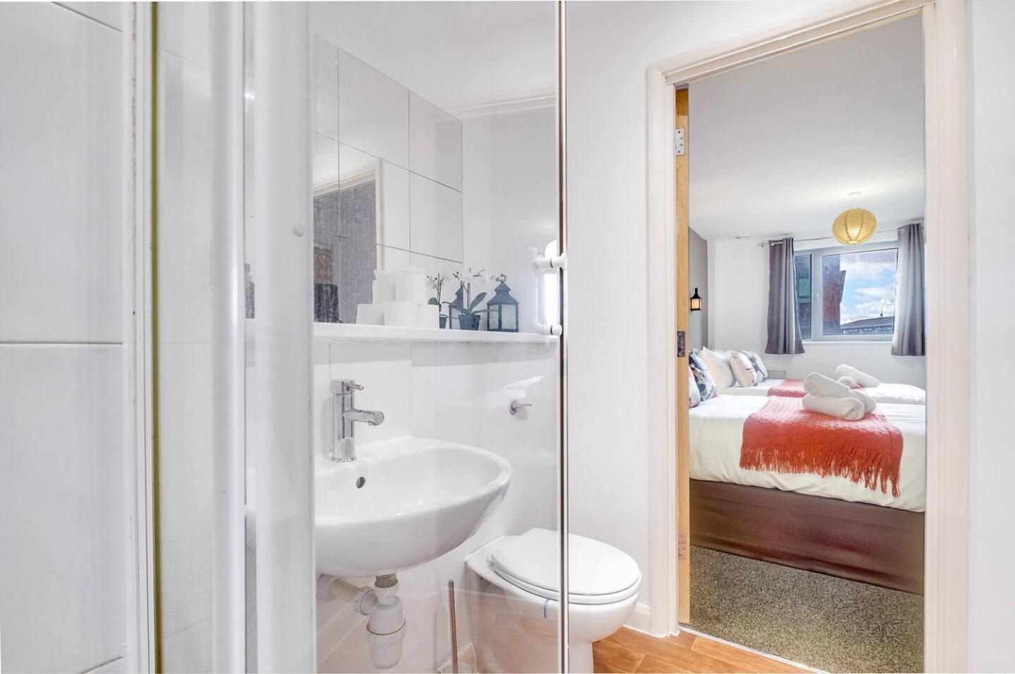 Anime Suite 15 Nights Stay with FreePark, Games and Netflix