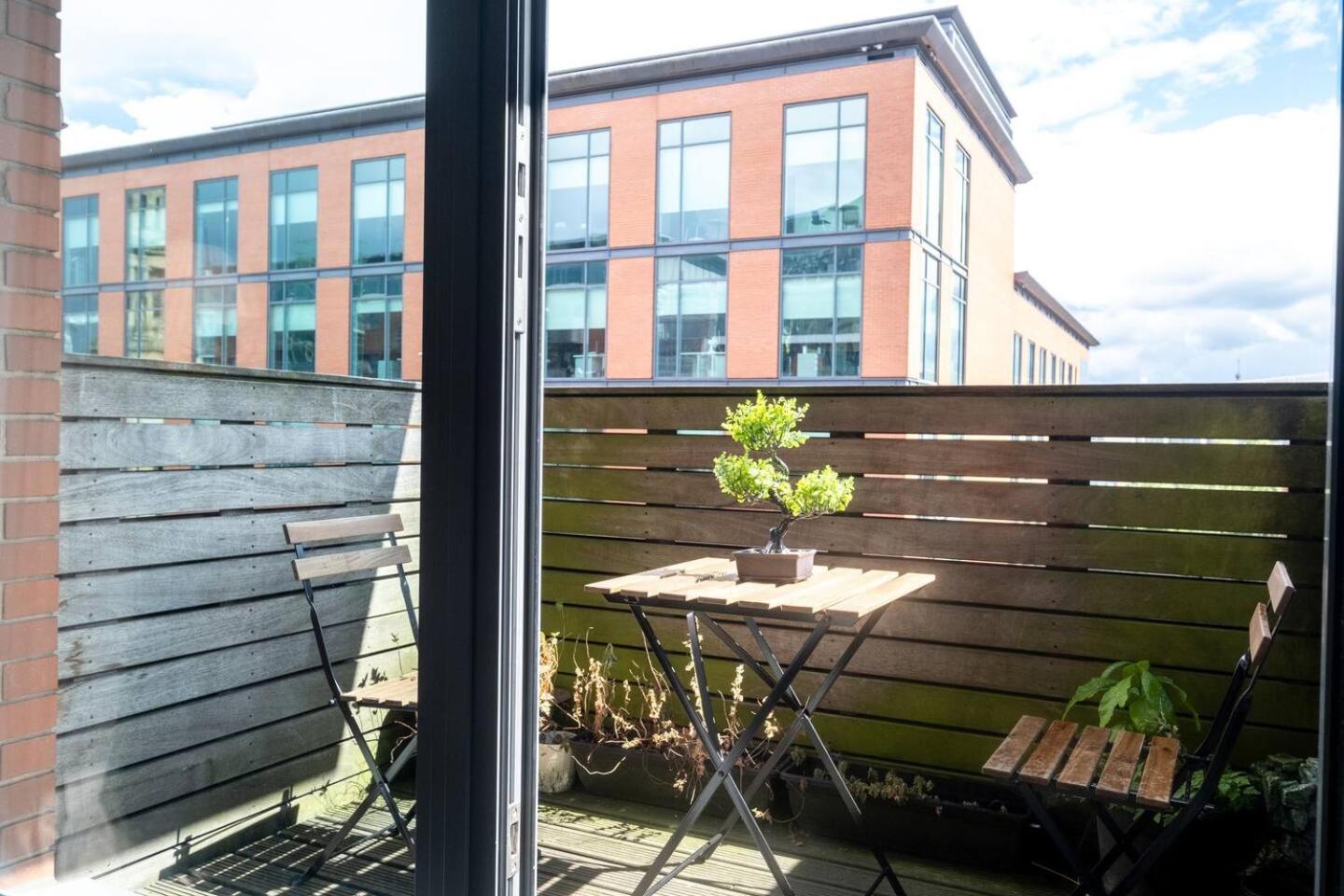 Anime Suite 15 Nights Stay with FreePark, Games and Netflix