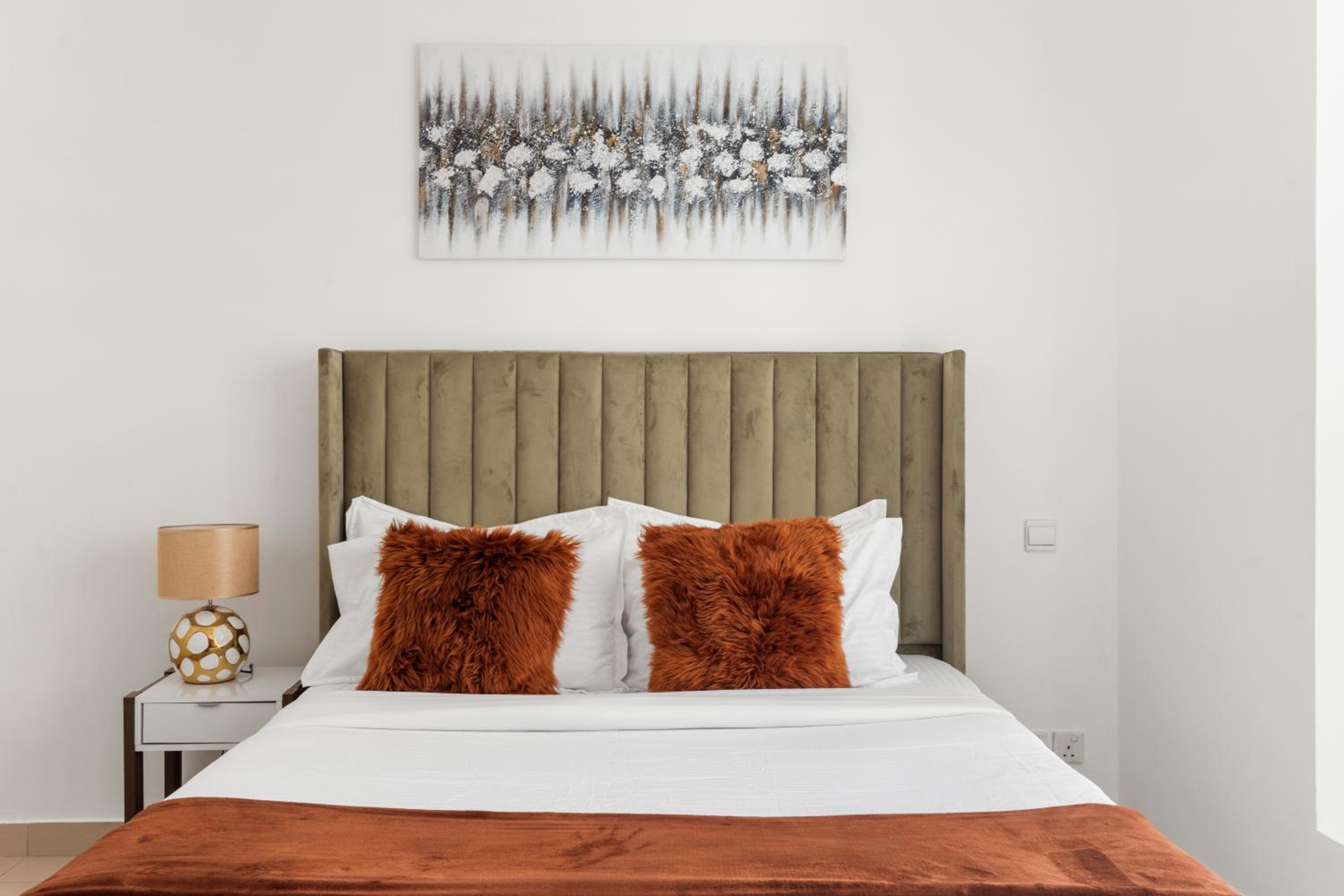 NEW LUX 1 BDR in Marina at Blakely Tower by CEG Group