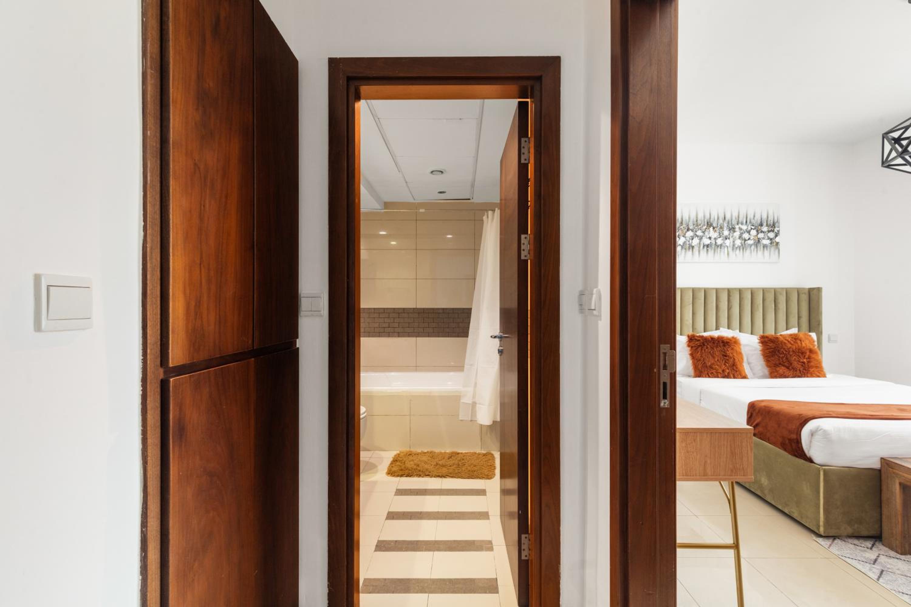 NEW LUX 1 BDR in Marina at Blakely Tower by CEG Group