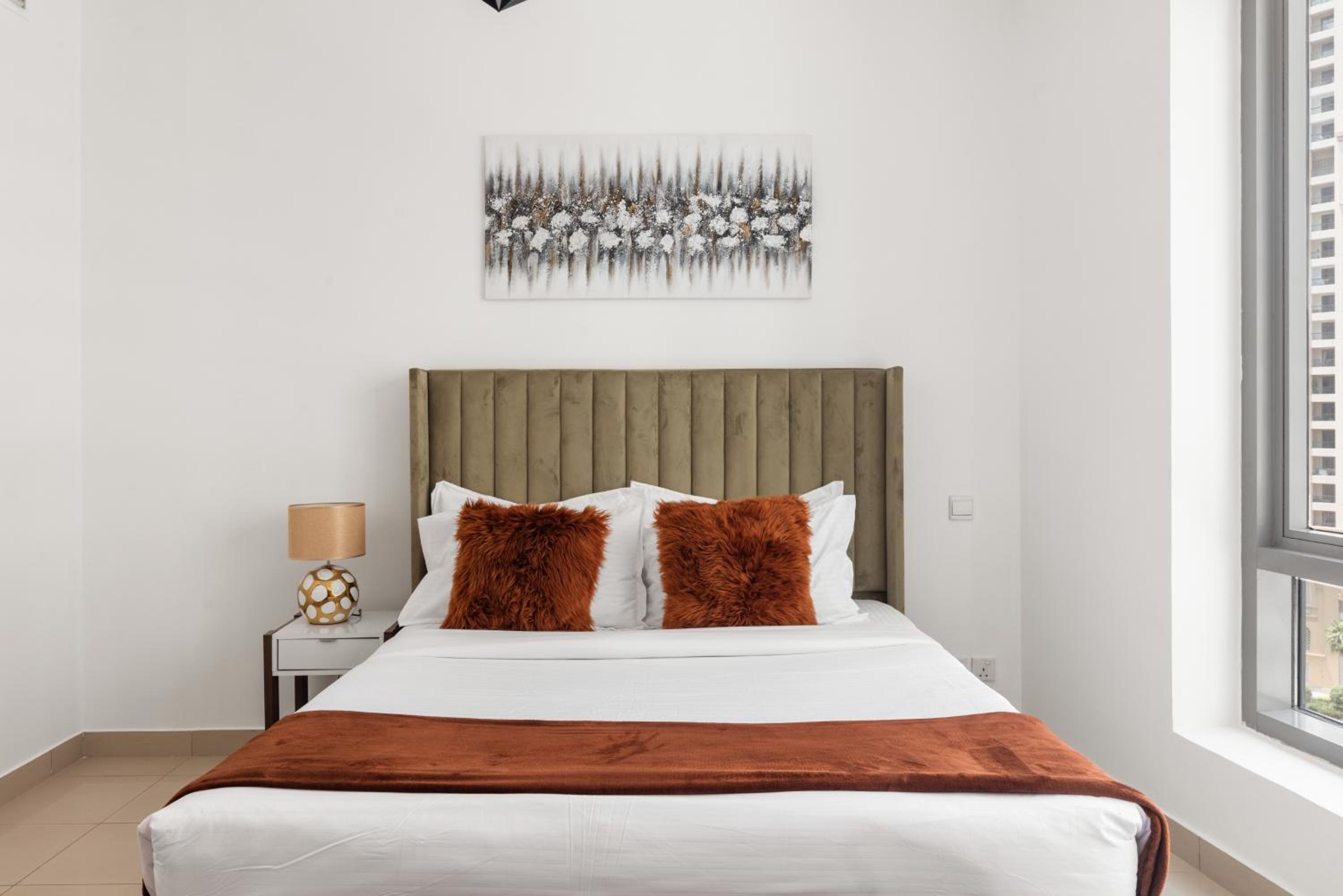 NEW LUX 1 BDR in Marina at Blakely Tower by CEG Group