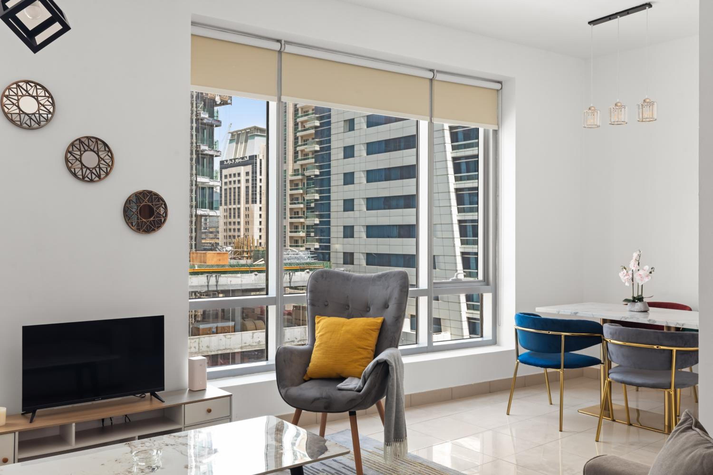 NEW LUX 1 BDR in Marina at Blakely Tower by CEG Group
