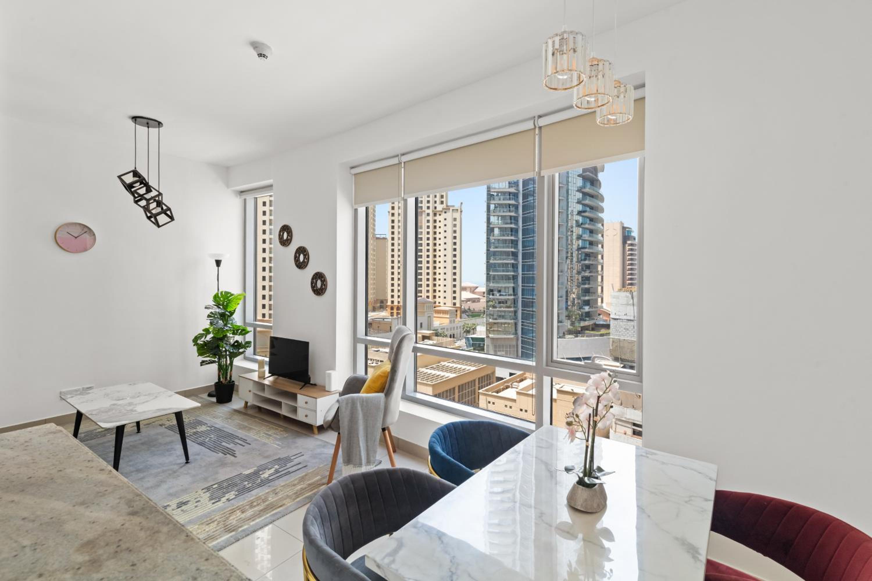 NEW LUX 1 BDR in Marina at Blakely Tower by CEG Group
