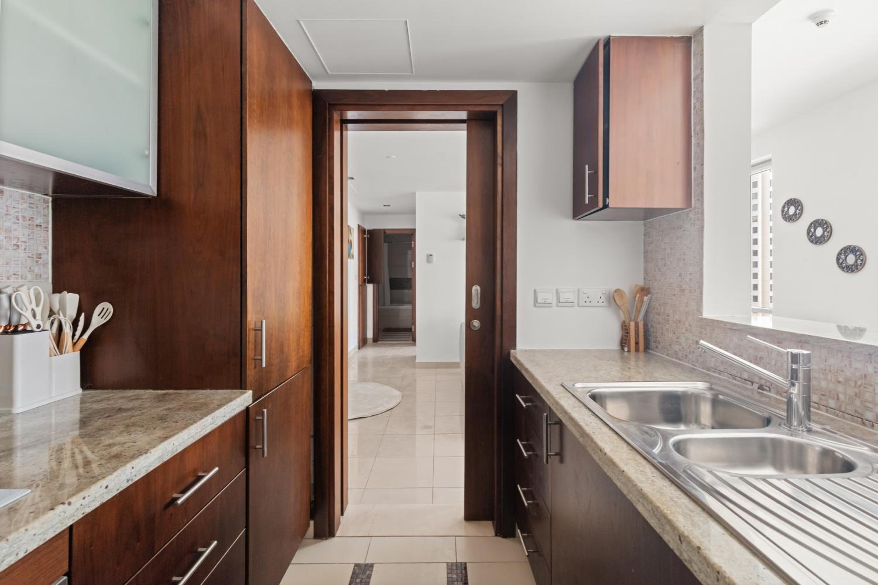 NEW LUX 1 BDR in Marina at Blakely Tower by CEG Group