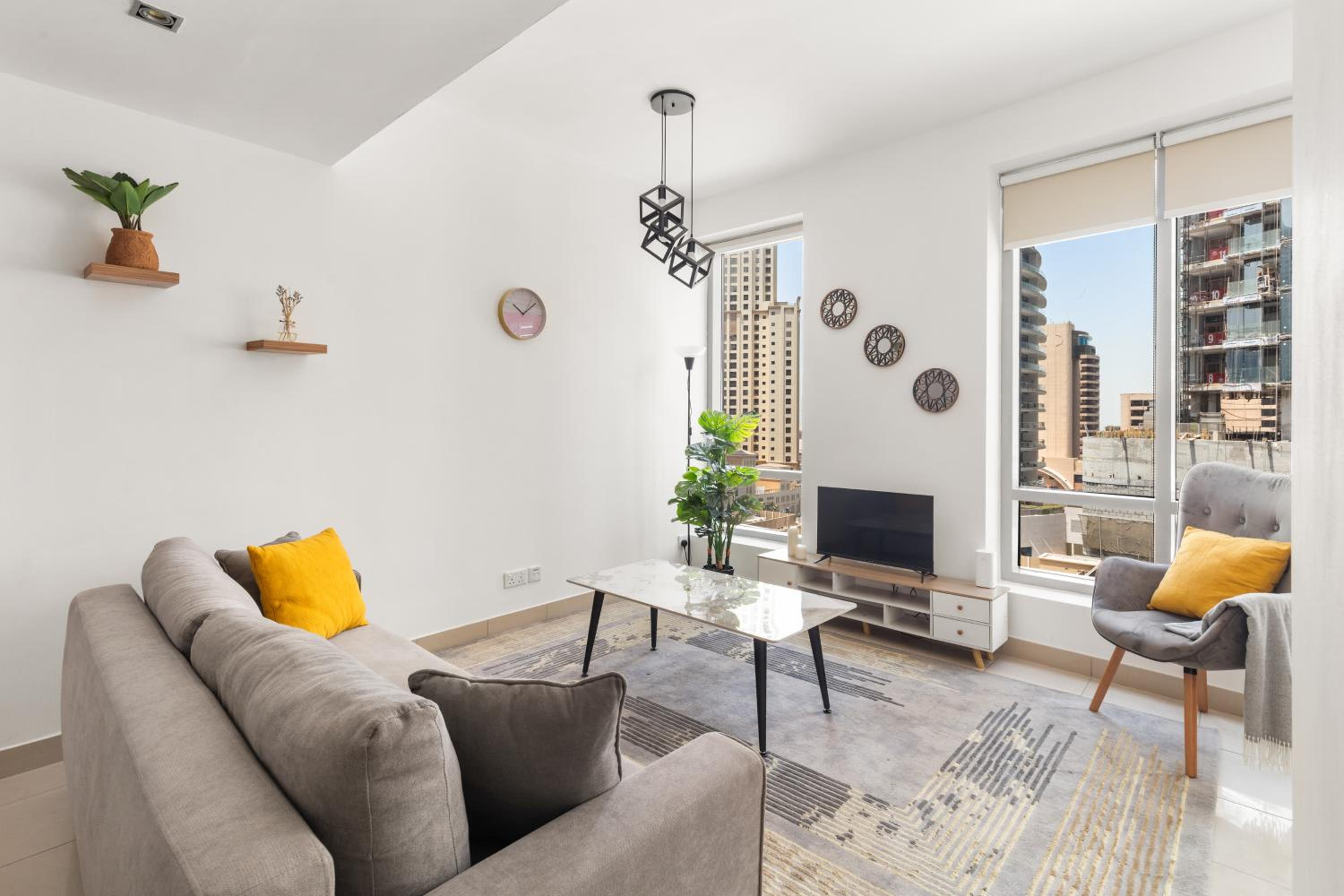 NEW LUX 1 BDR in Marina at Blakely Tower by CEG Group