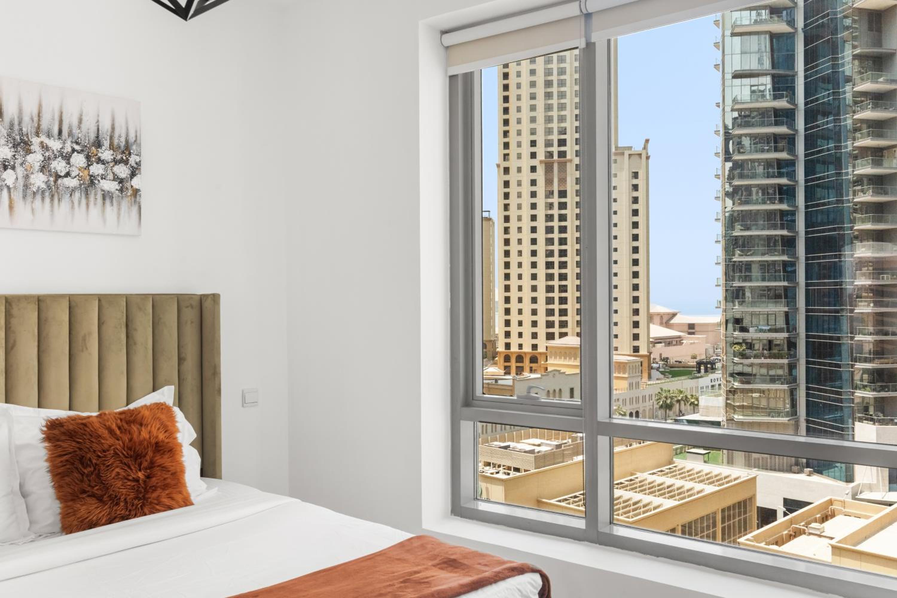 NEW LUX 1 BDR in Marina at Blakely Tower by CEG Group