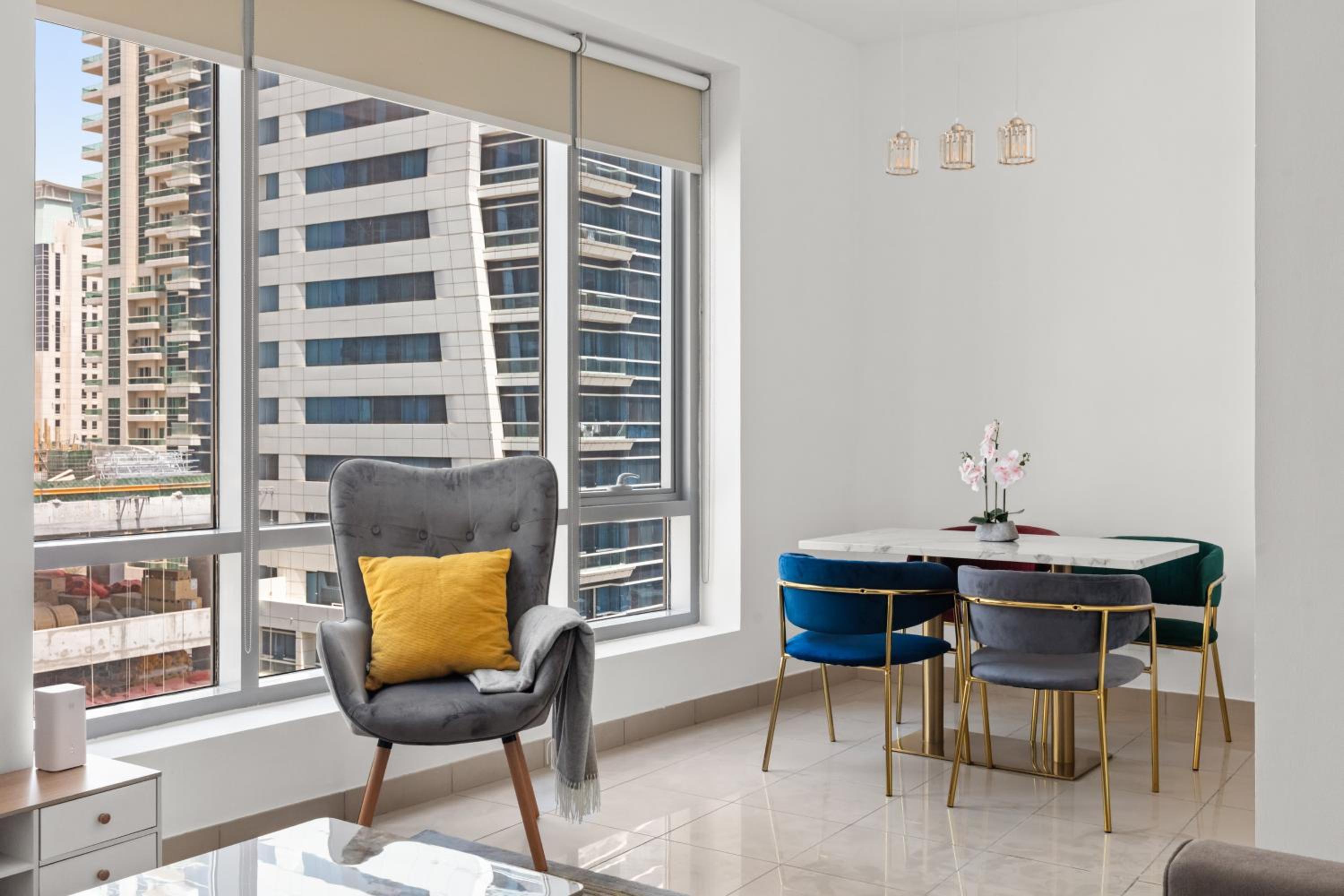 NEW LUX 1 BDR in Marina at Blakely Tower by CEG Group