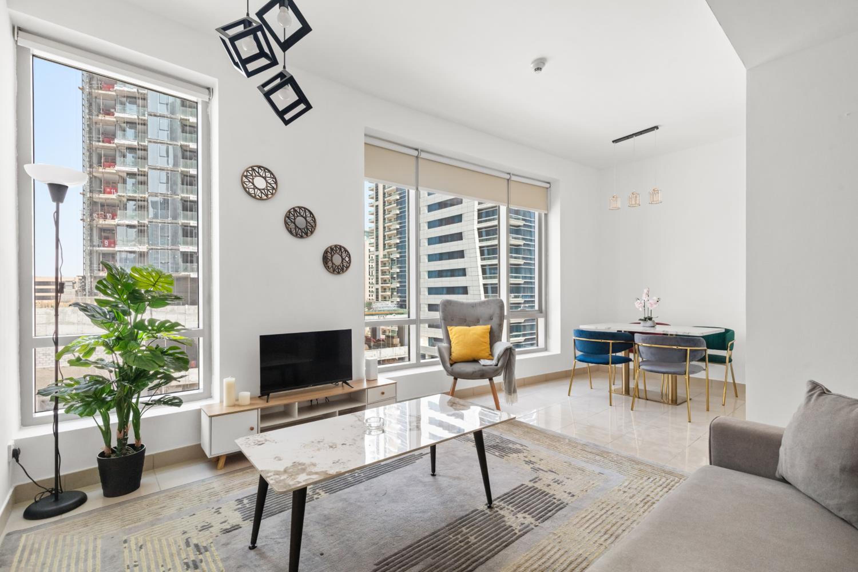 NEW LUX 1 BDR in Marina at Blakely Tower by CEG Group