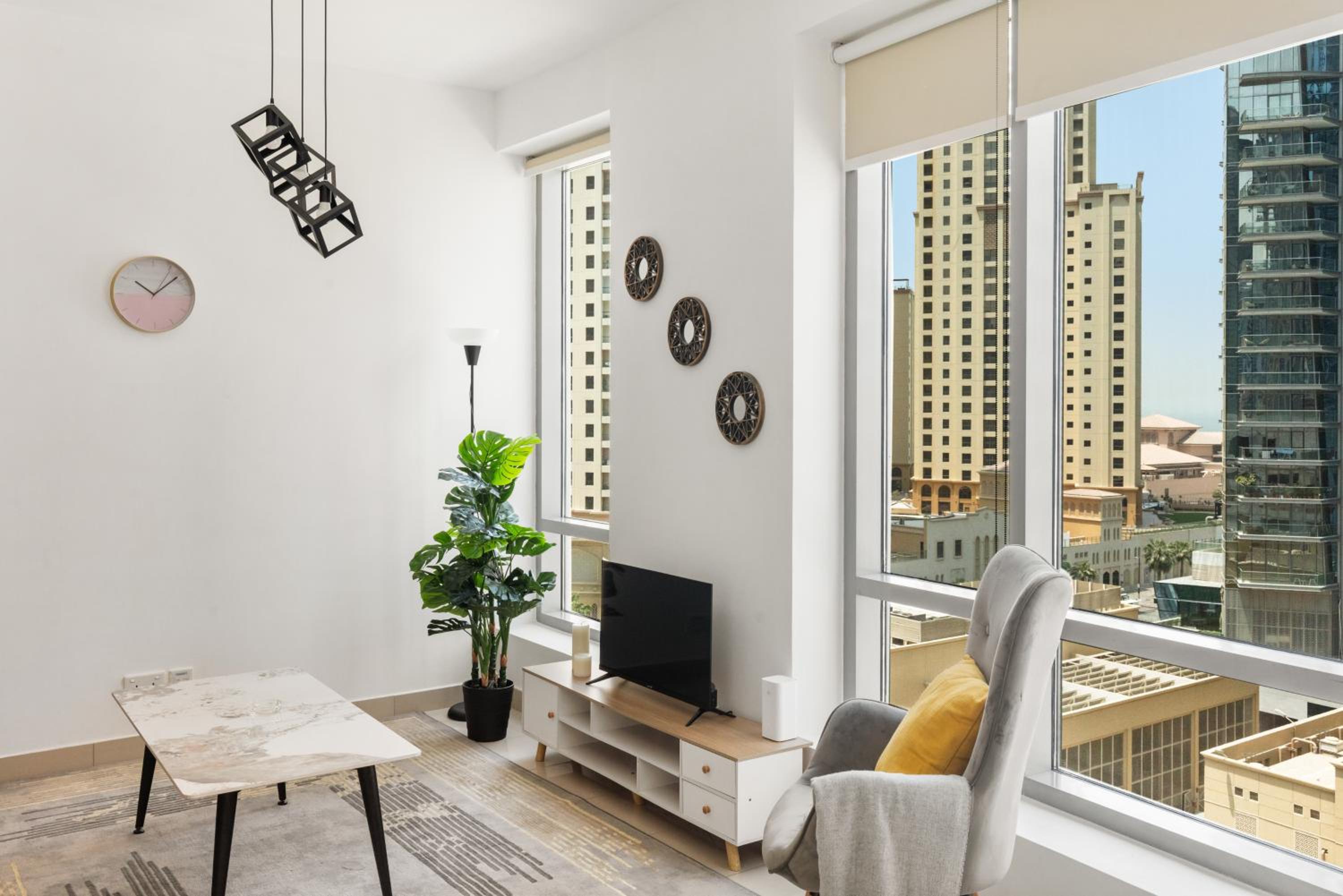 NEW LUX 1 BDR in Marina at Blakely Tower by CEG Group