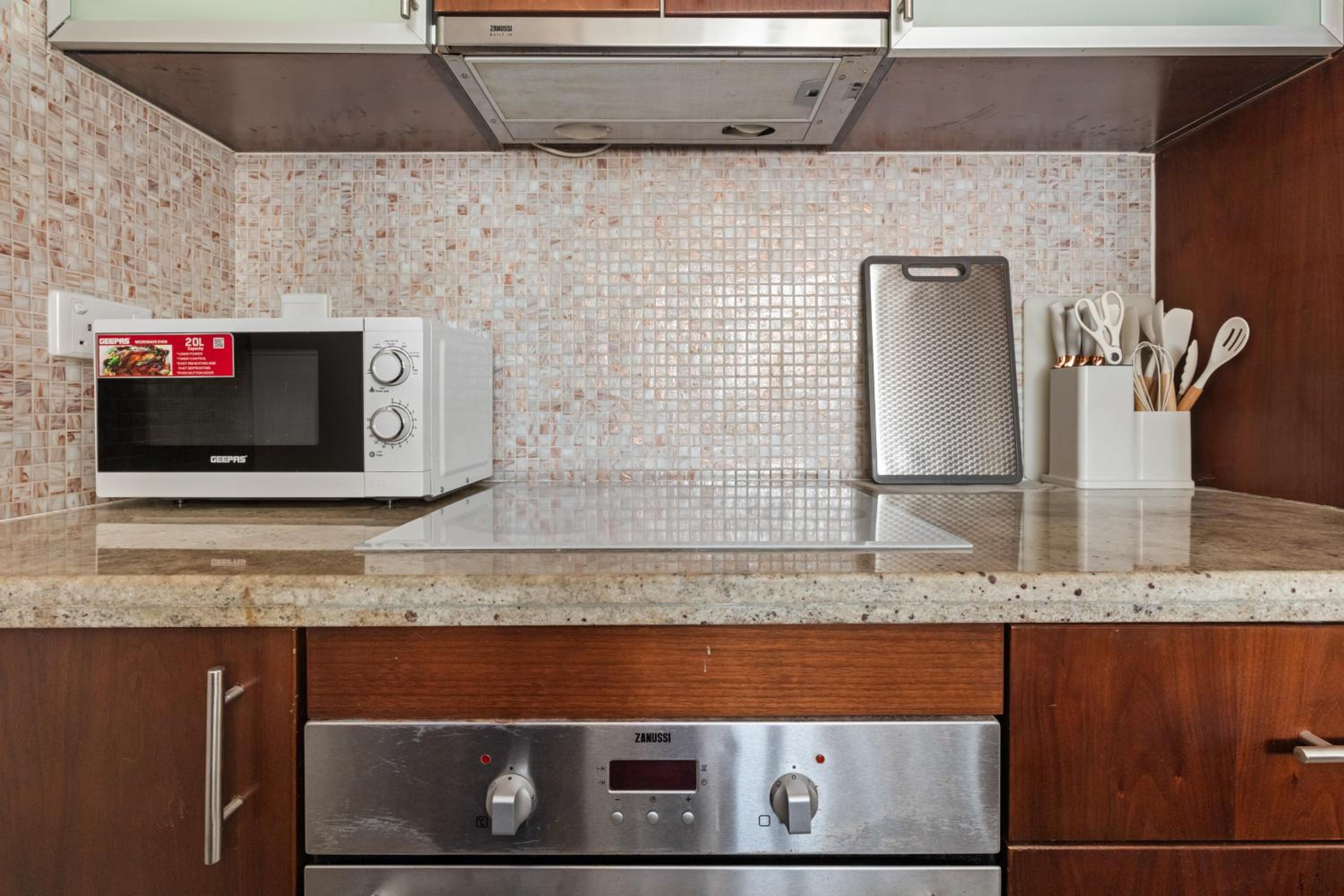 NEW LUX 1 BDR in Marina at Blakely Tower by CEG Group