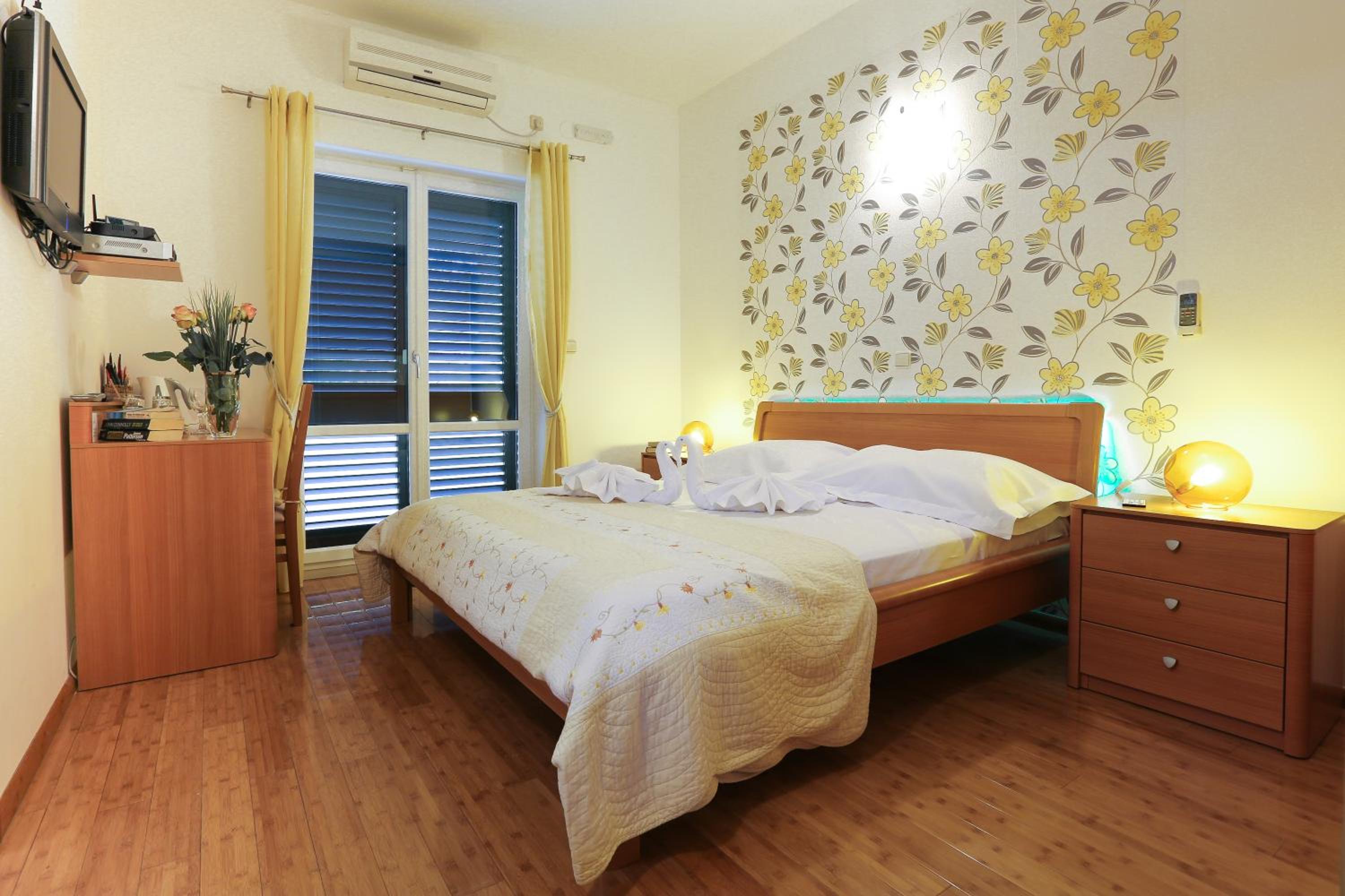 Sunrise Apartments