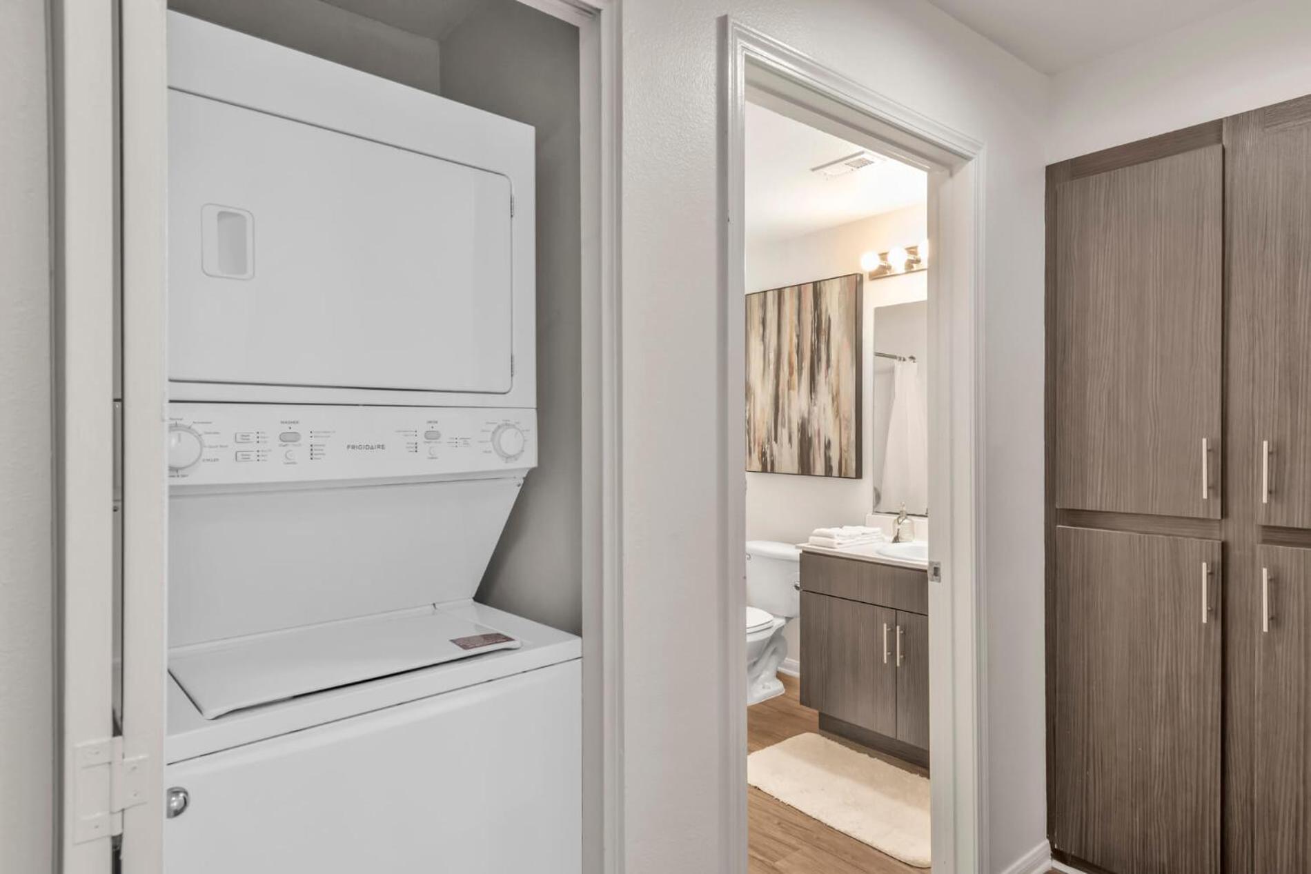 Deluxe Living in Marina Del Rey - Pool, Hot Tub, Gym