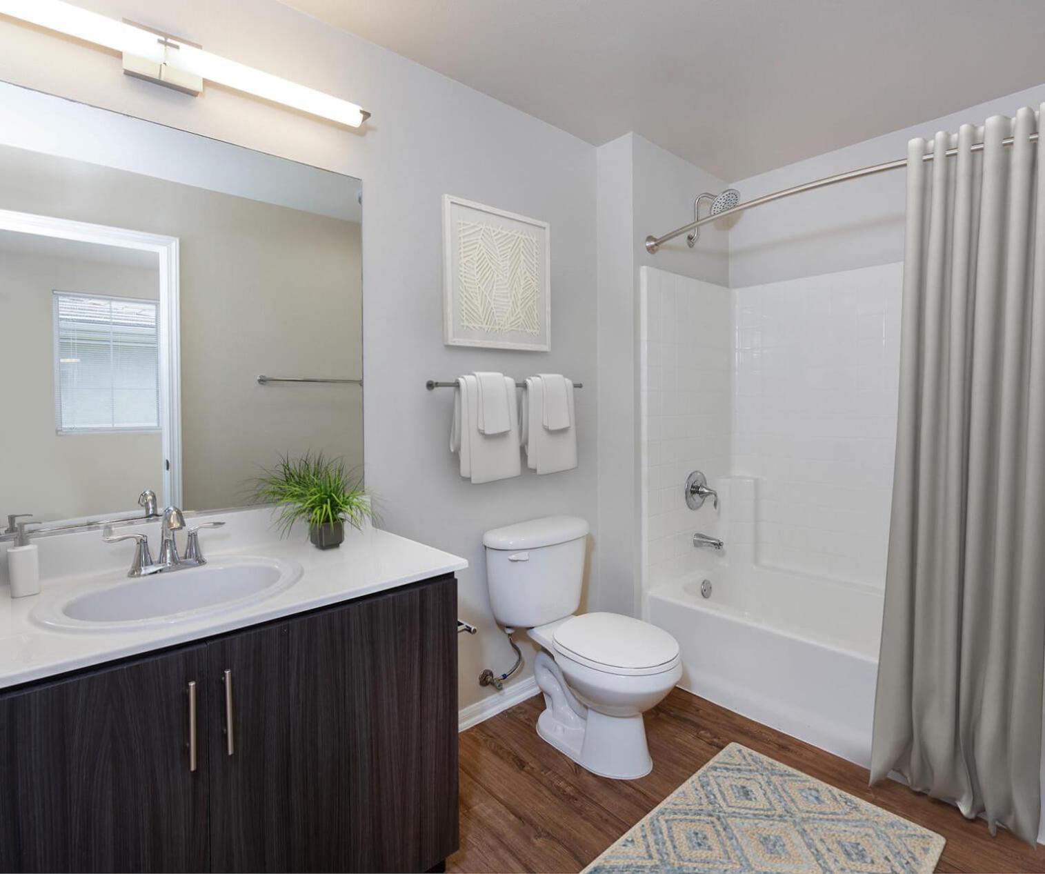 Deluxe Living in Marina Del Rey - Pool, Hot Tub, Gym