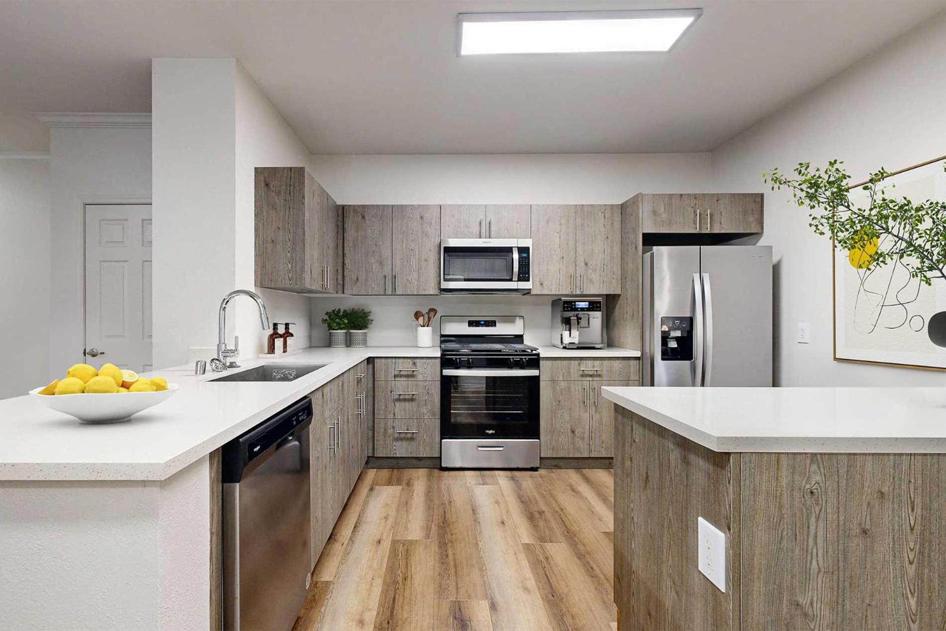 Deluxe Living in Marina Del Rey - Pool, Hot Tub, Gym