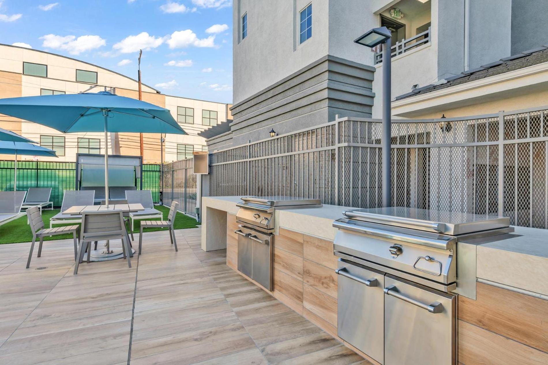 Deluxe Living in Marina Del Rey - Pool, Hot Tub, Gym