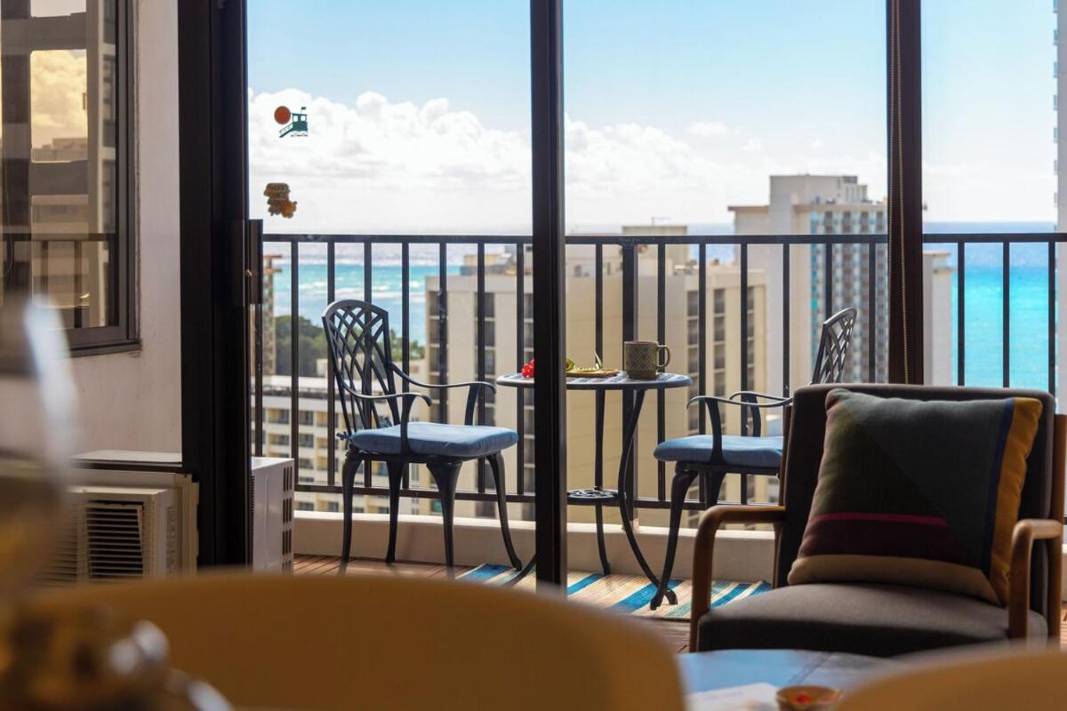 New! Modern Remodeled Condo, Walk to Waikiki Beach, Oceanview, Free Parking, AC