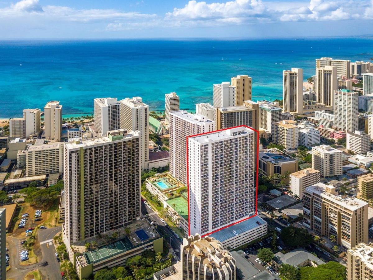 New! Modern Remodeled Condo, Walk to Waikiki Beach, Oceanview, Free Parking, AC