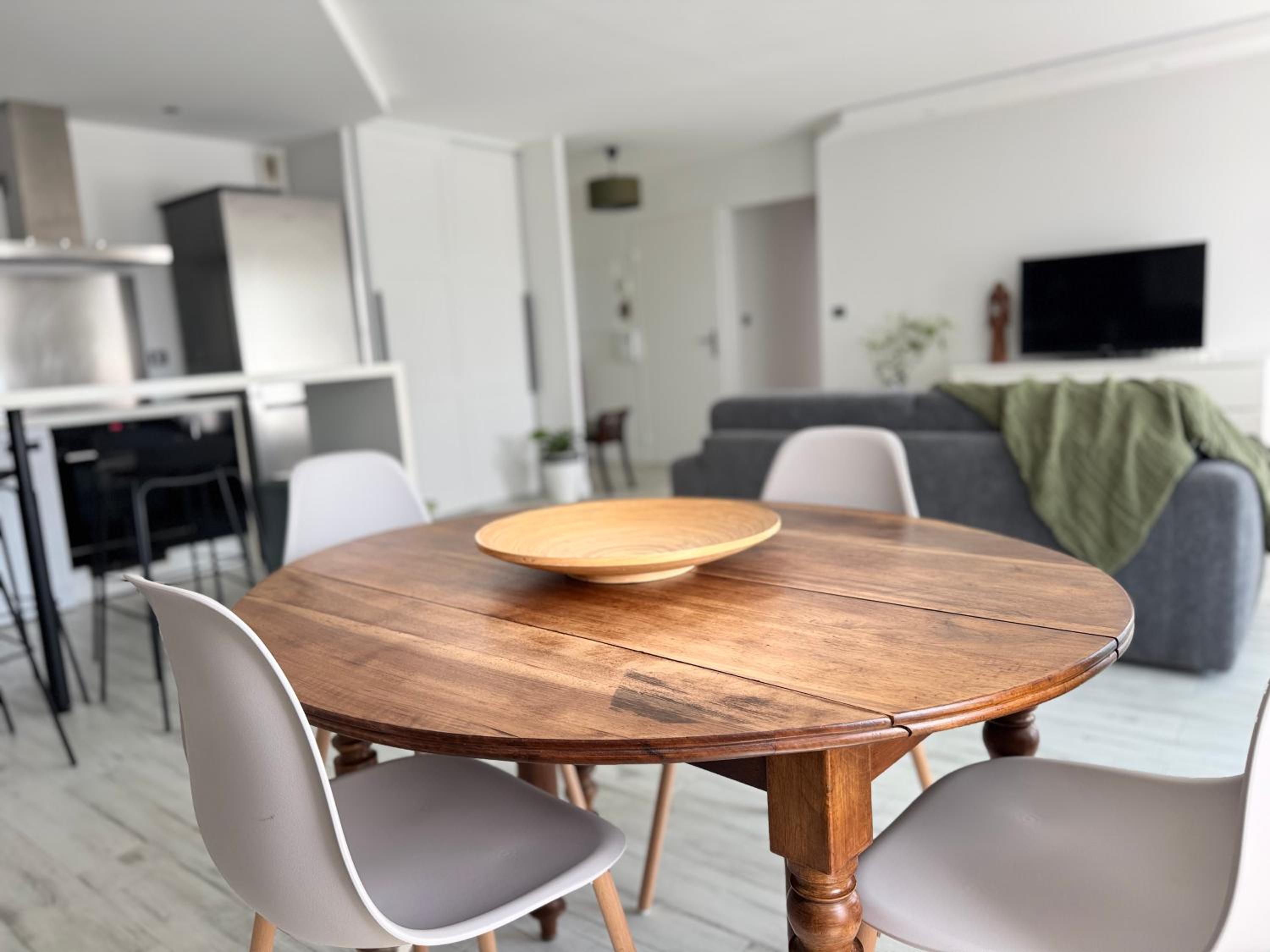 LA PROVENCE - stylish & spacious apartment with pool & private parking near Avignon, TRAVELLER AWARD 2026