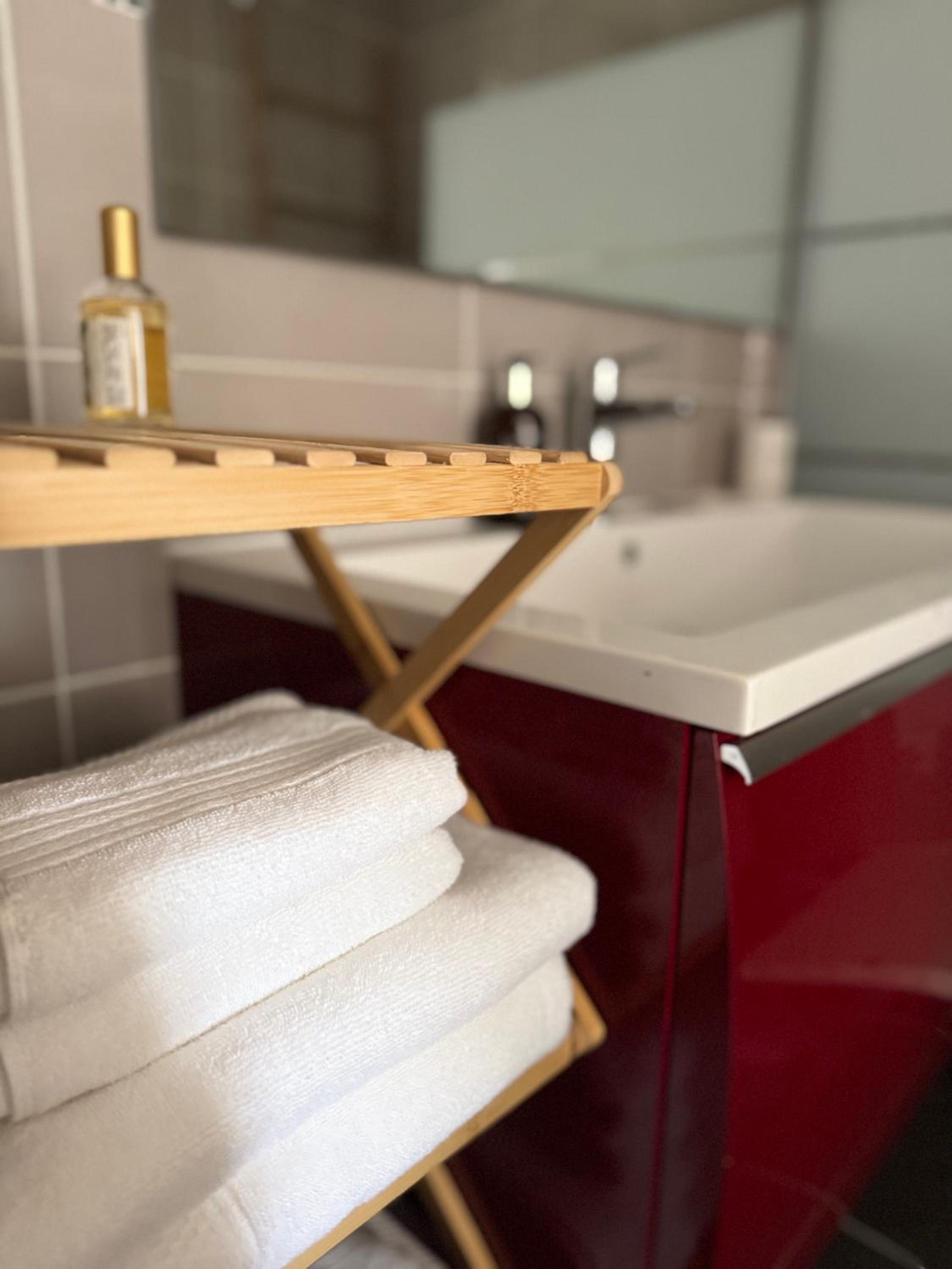 LA PROVENCE - stylish & spacious apartment with pool & private parking near Avignon, TRAVELLER AWARD 2026