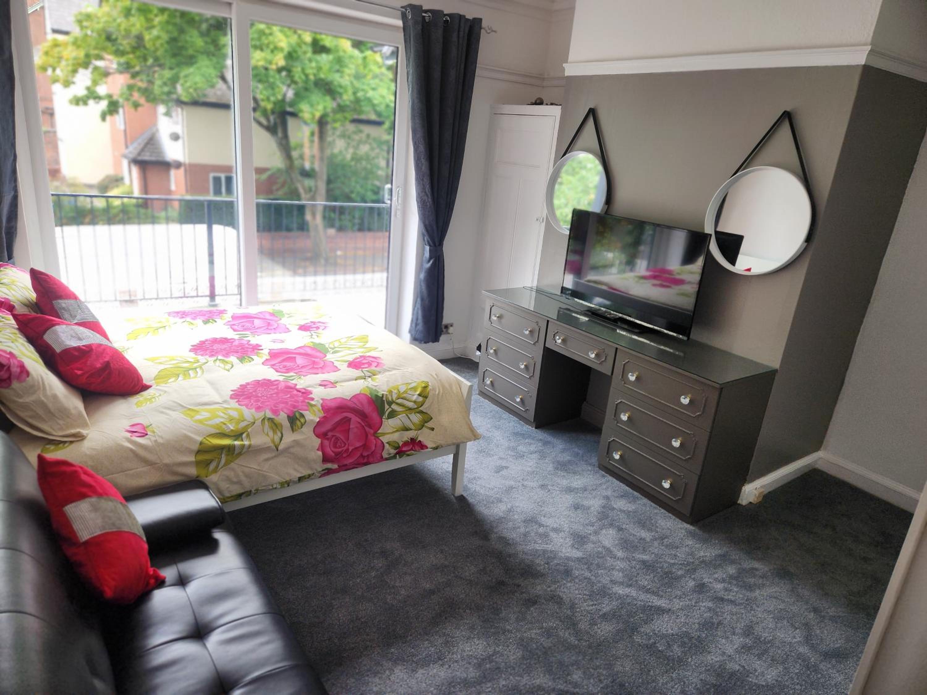 Charming Tudor Cottage White House Free Wifi Manchester