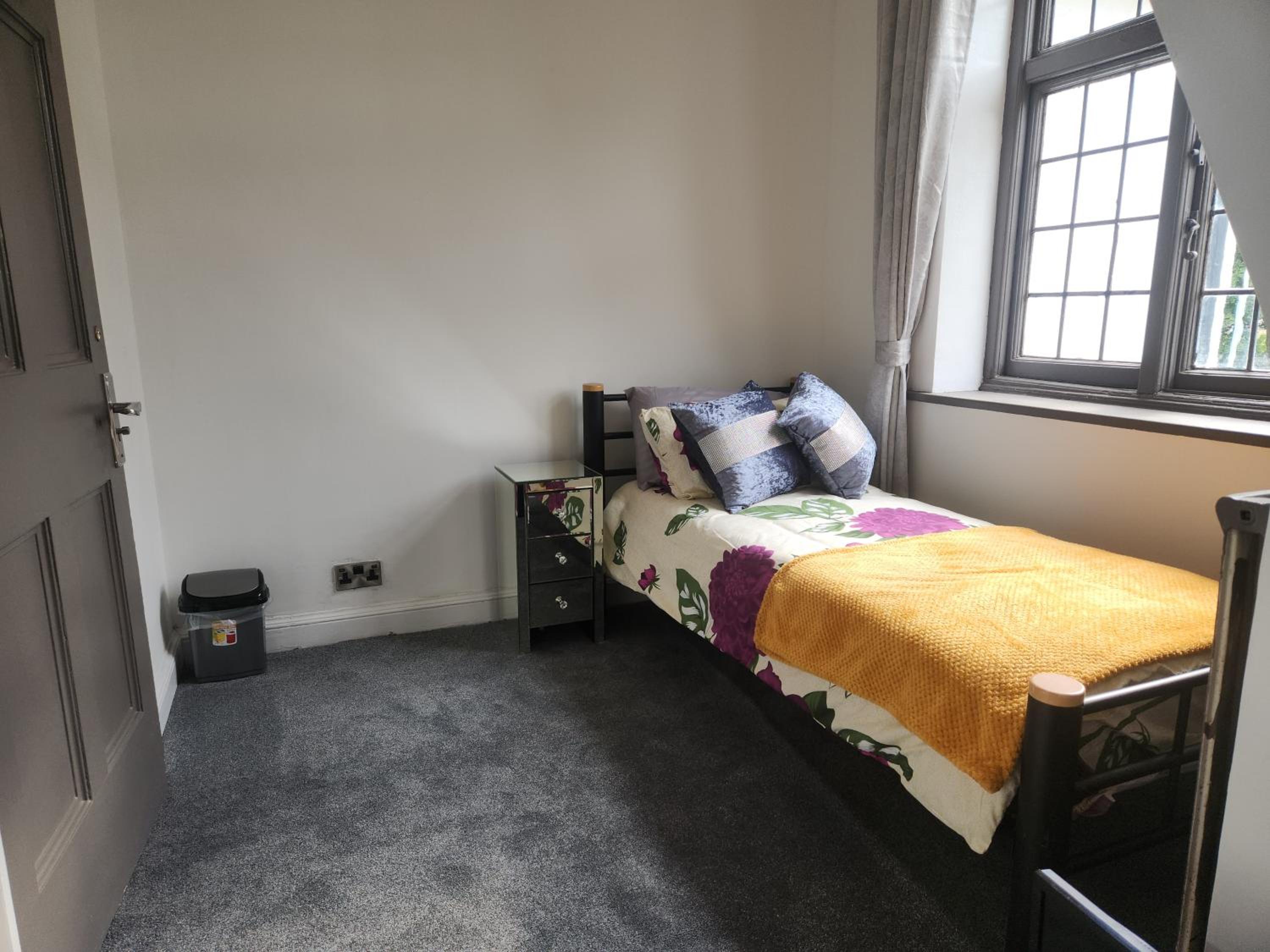 Charming Tudor Cottage White House Free Wifi Manchester