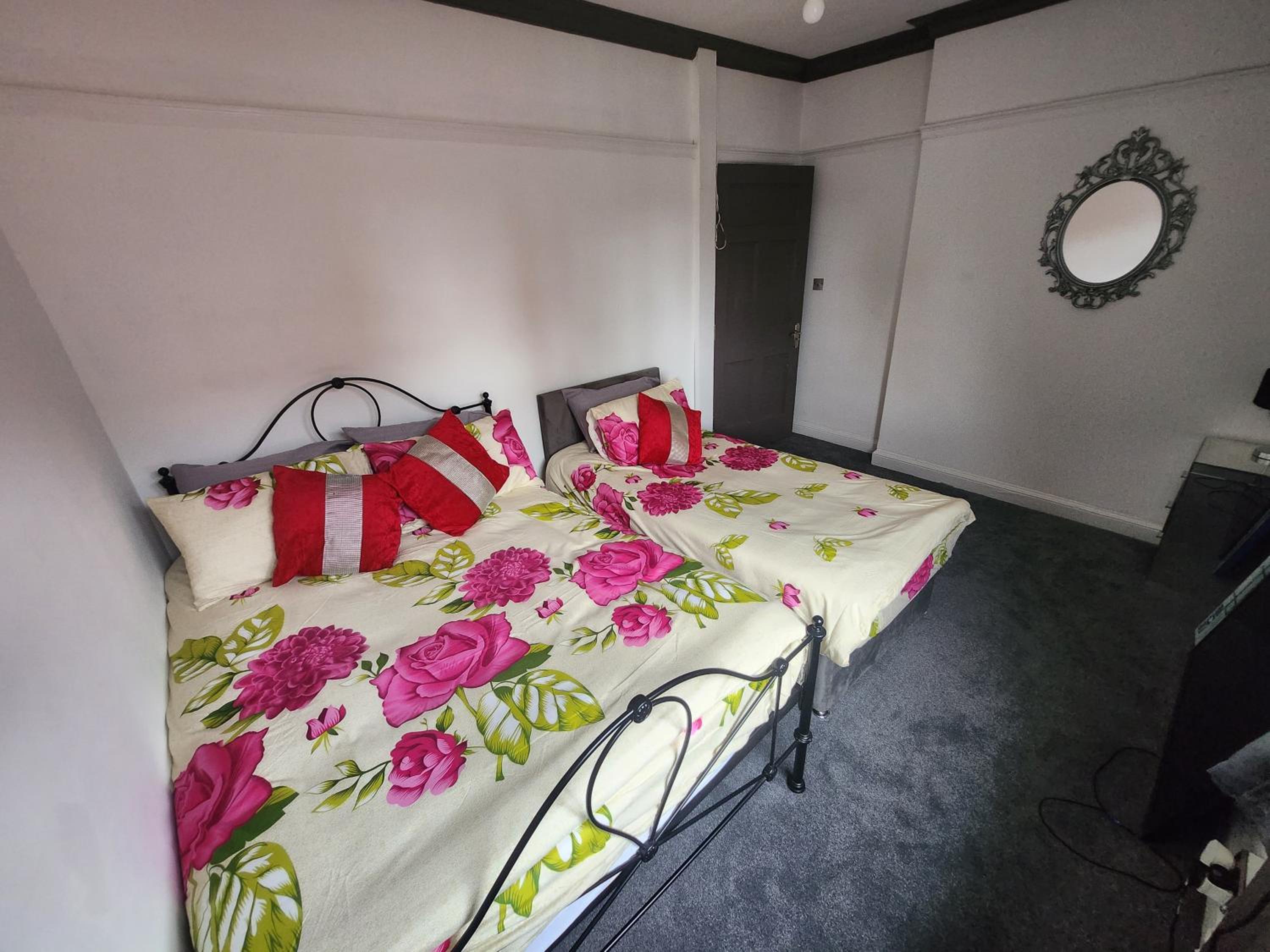 Charming Tudor Cottage White House Free Wifi Manchester