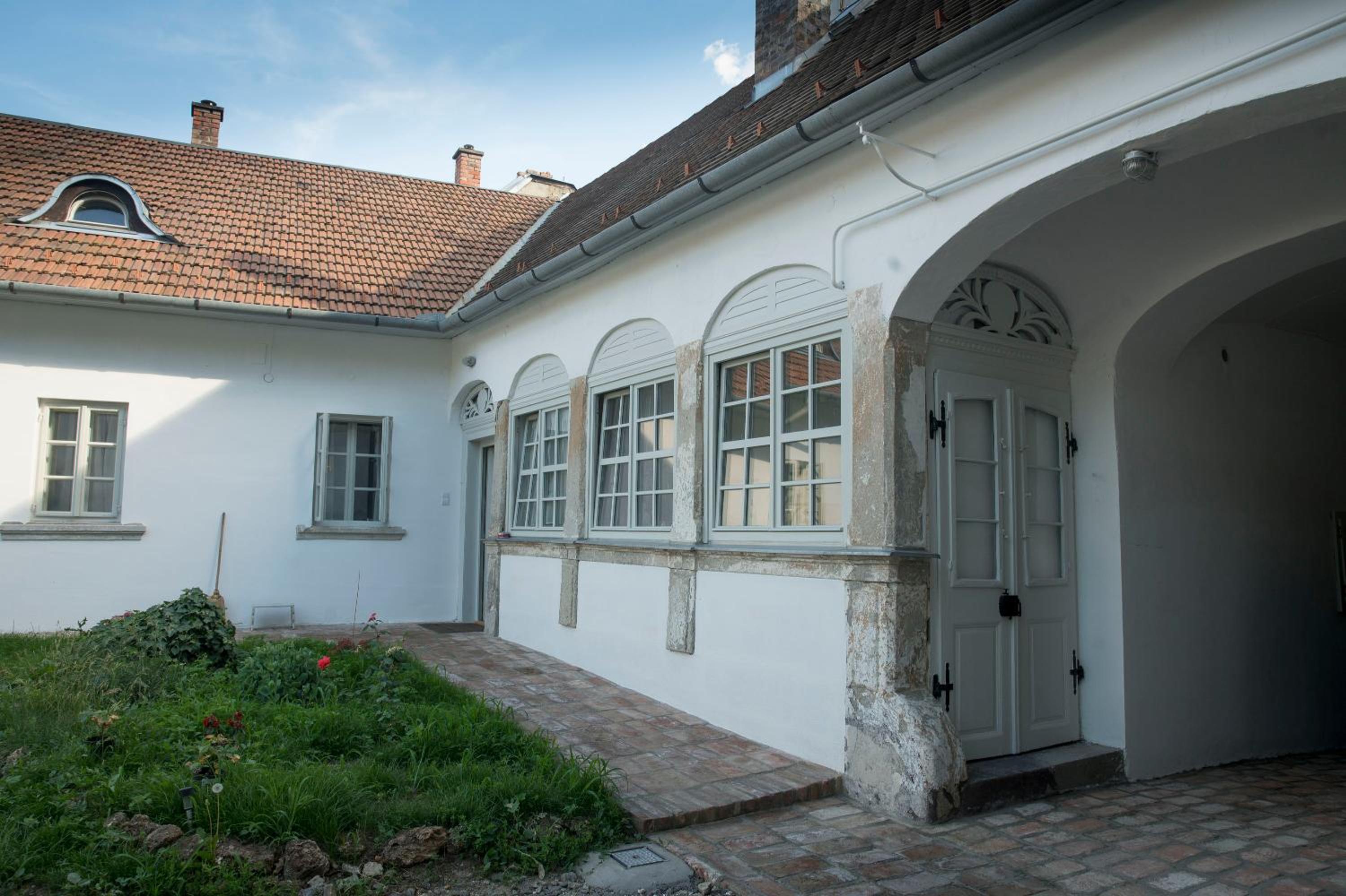 Photo 48