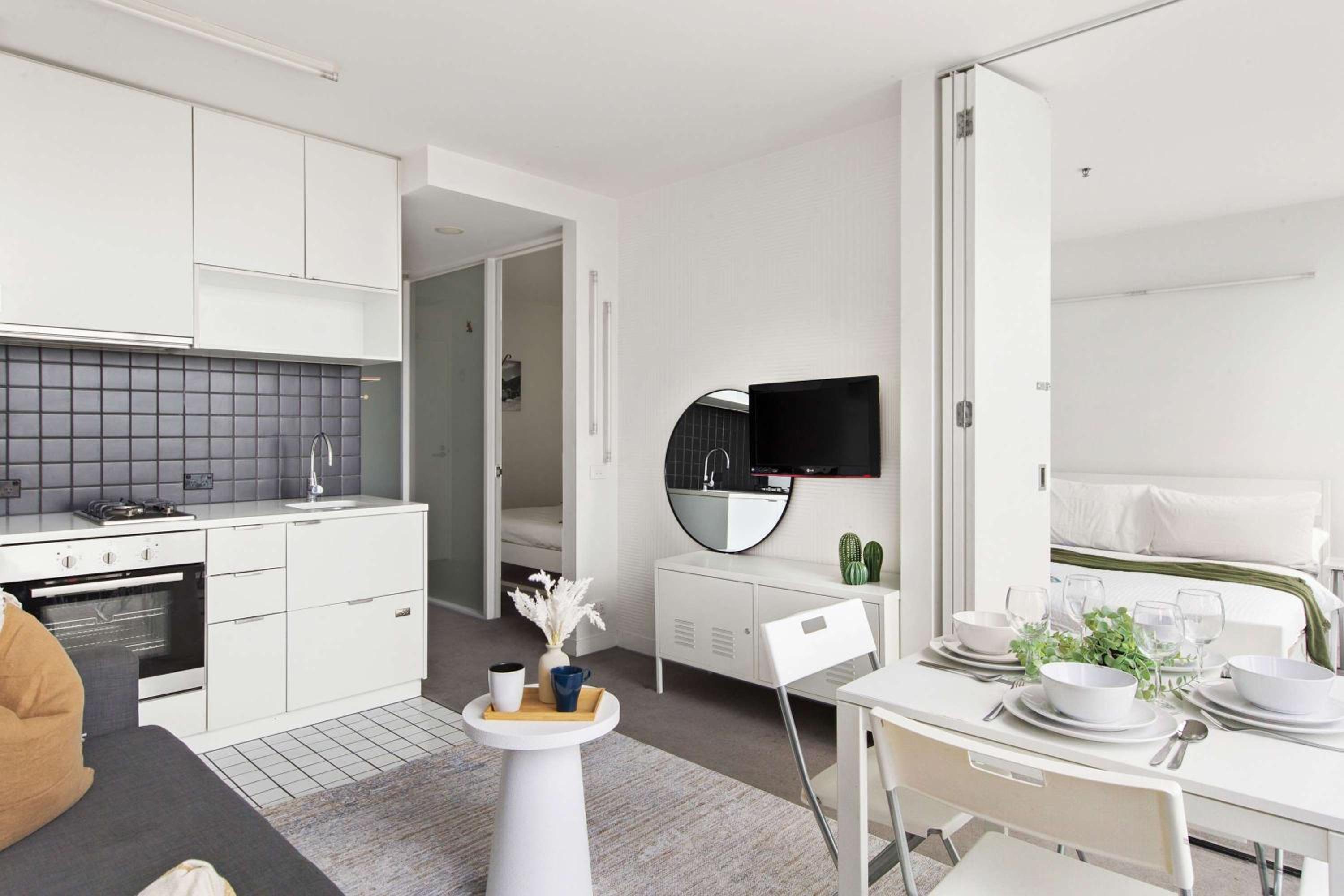 A Cozy 2BR Apt Walk to CBD Free Parking