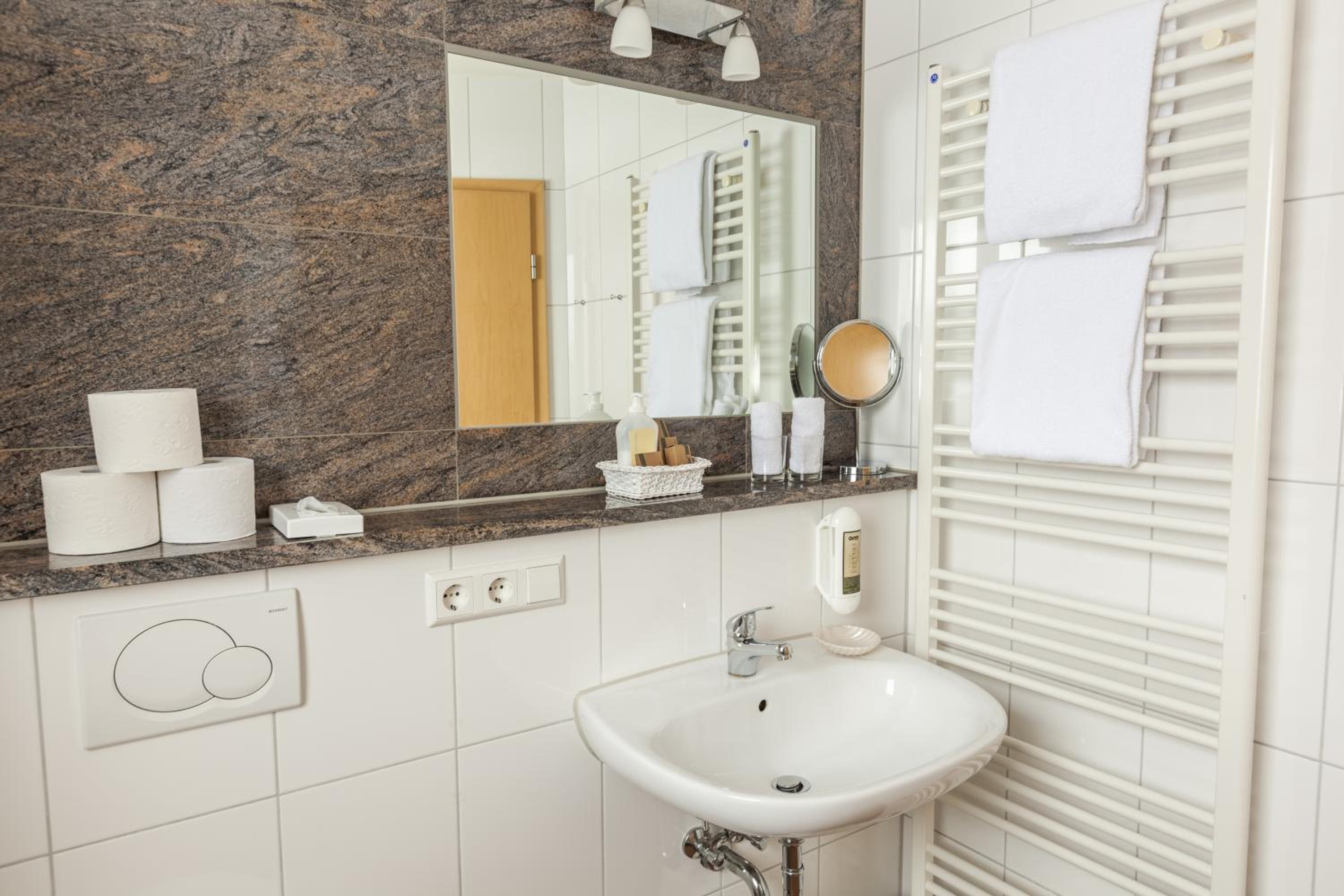 Hotel Hofgut Tiergarten - Property Image 120
