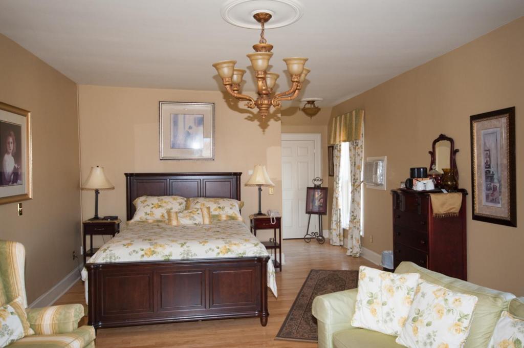 Lynwood Inn