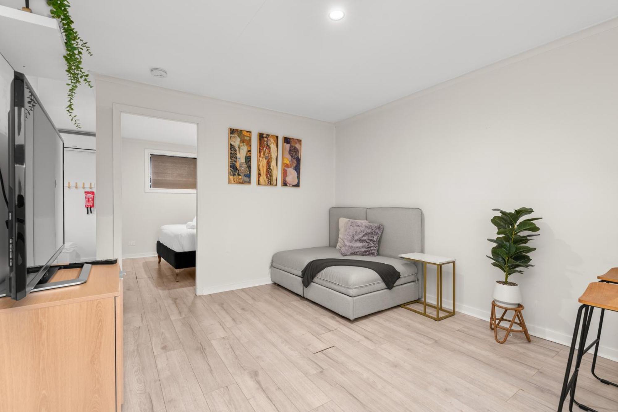 Bright 1-Bed Apartment with Garden Views