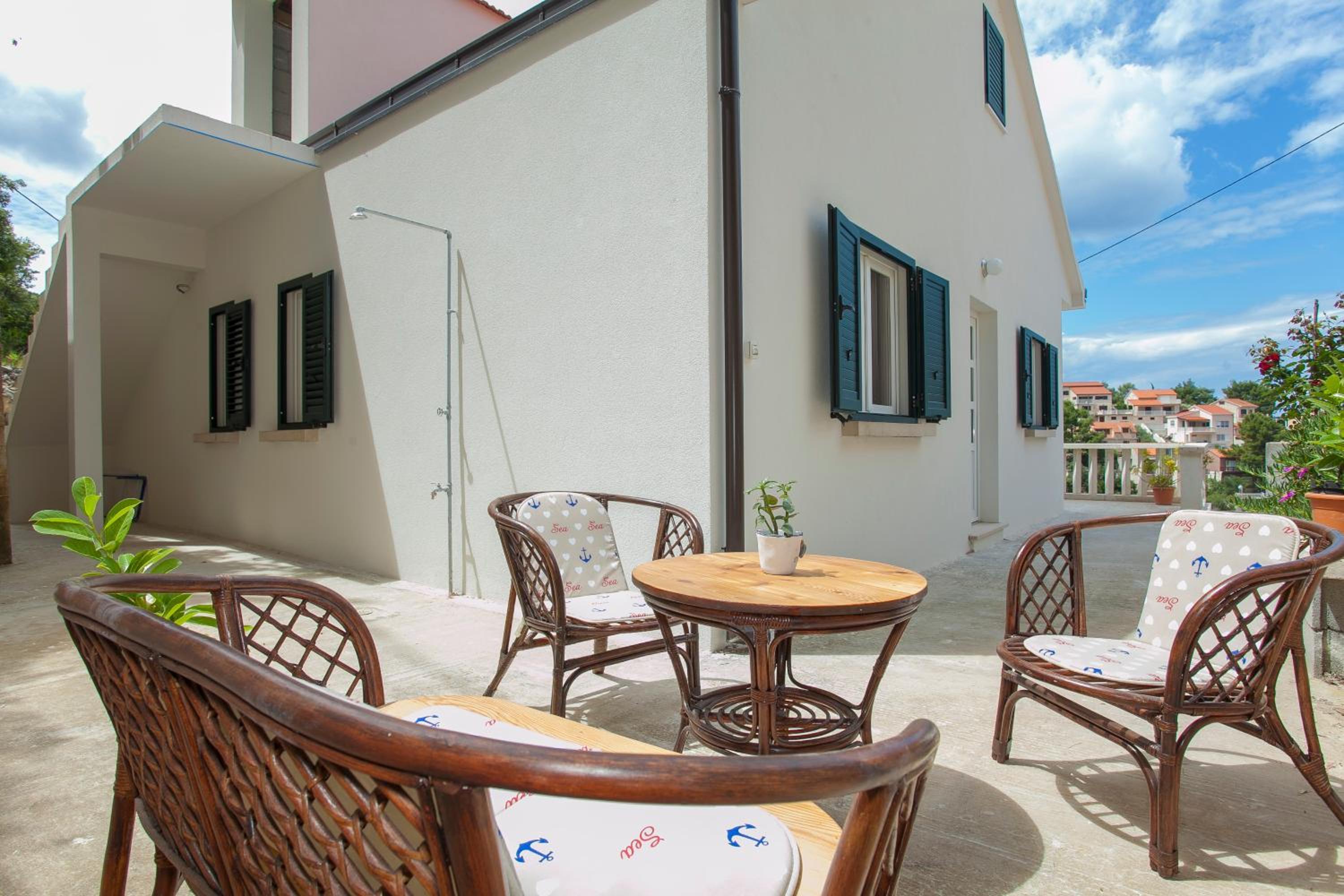 Villa Lav view 4
