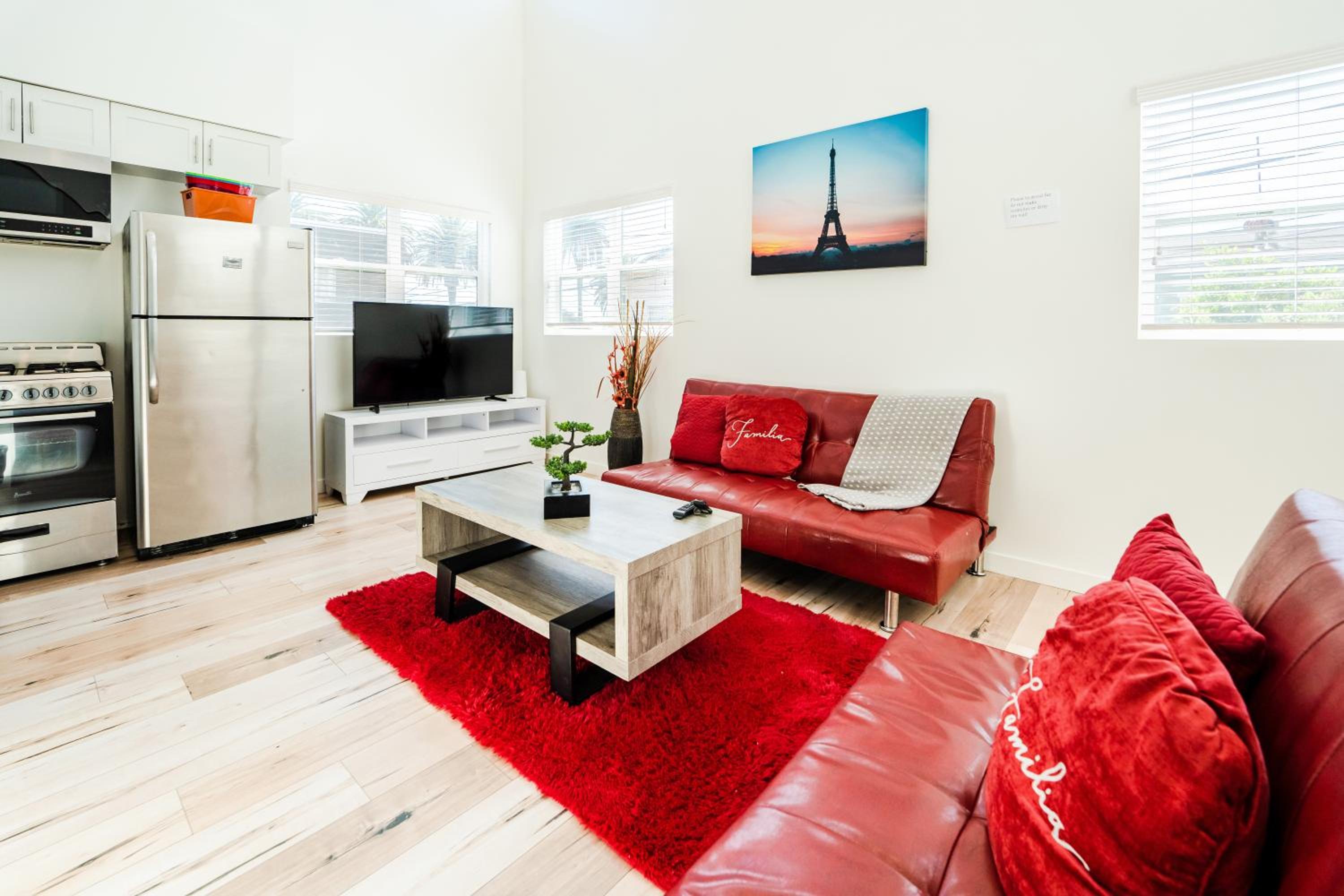 Chic Hollywood Koreatown 3Bedroom Loft 3 Level 2 Bathrooms Perfect for Groups up to 10