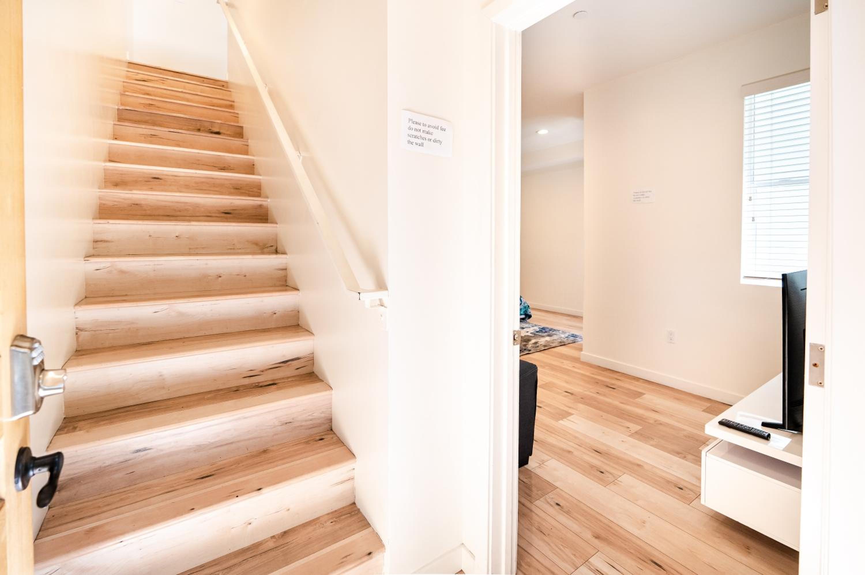 Chic Hollywood Koreatown 3Bedroom Loft 3 Level 2 Bathrooms Perfect for Groups up to 10