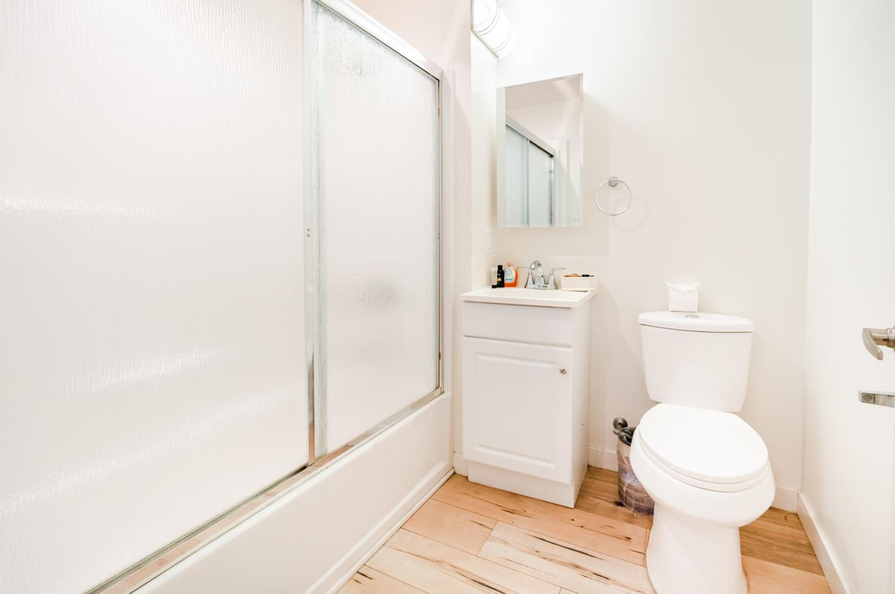 Chic Hollywood Koreatown 3Bedroom Loft 3 Level 2 Bathrooms Perfect for Groups up to 10