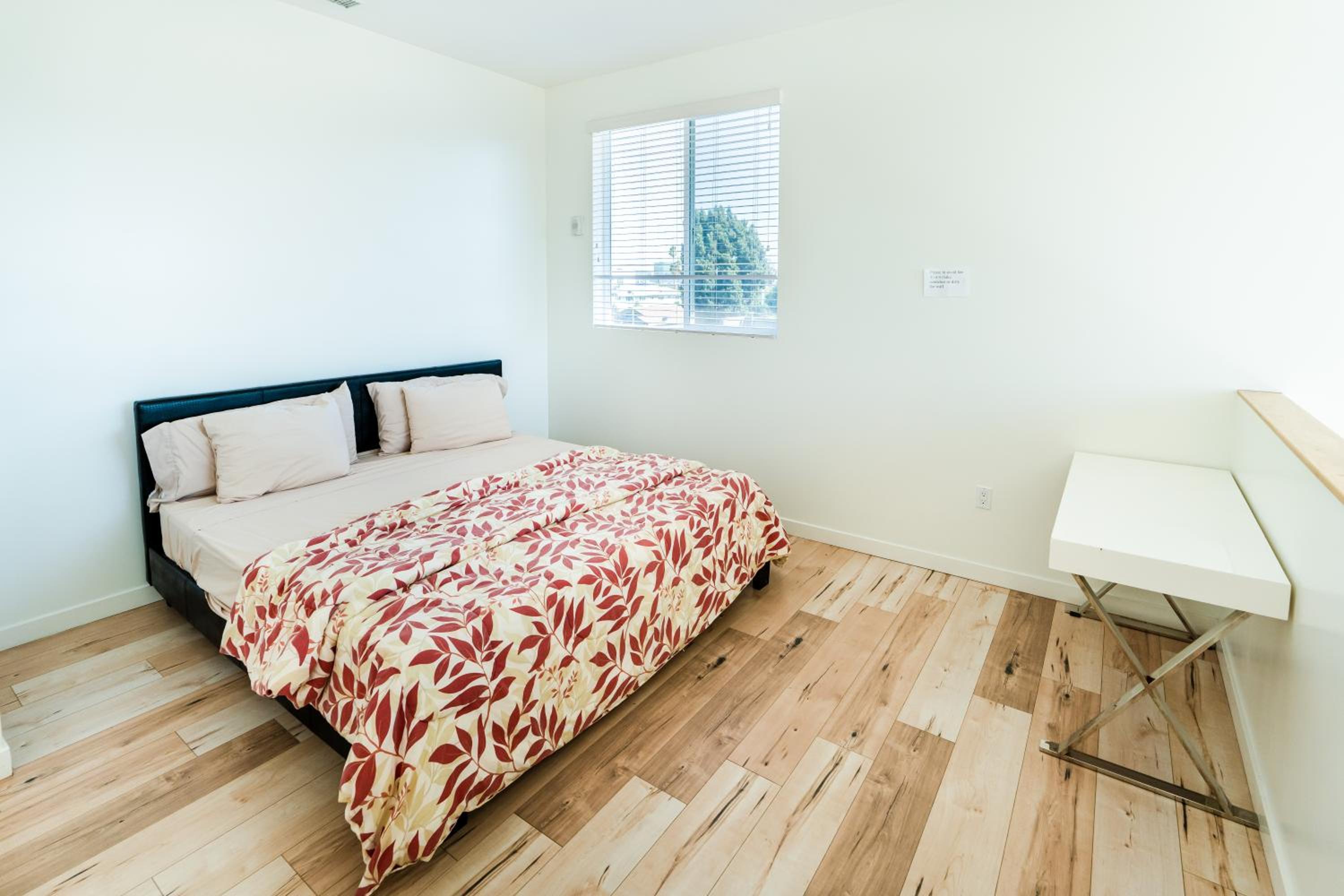 Chic Hollywood Koreatown 3Bedroom Loft 3 Level 2 Bathrooms Perfect for Groups up to 10