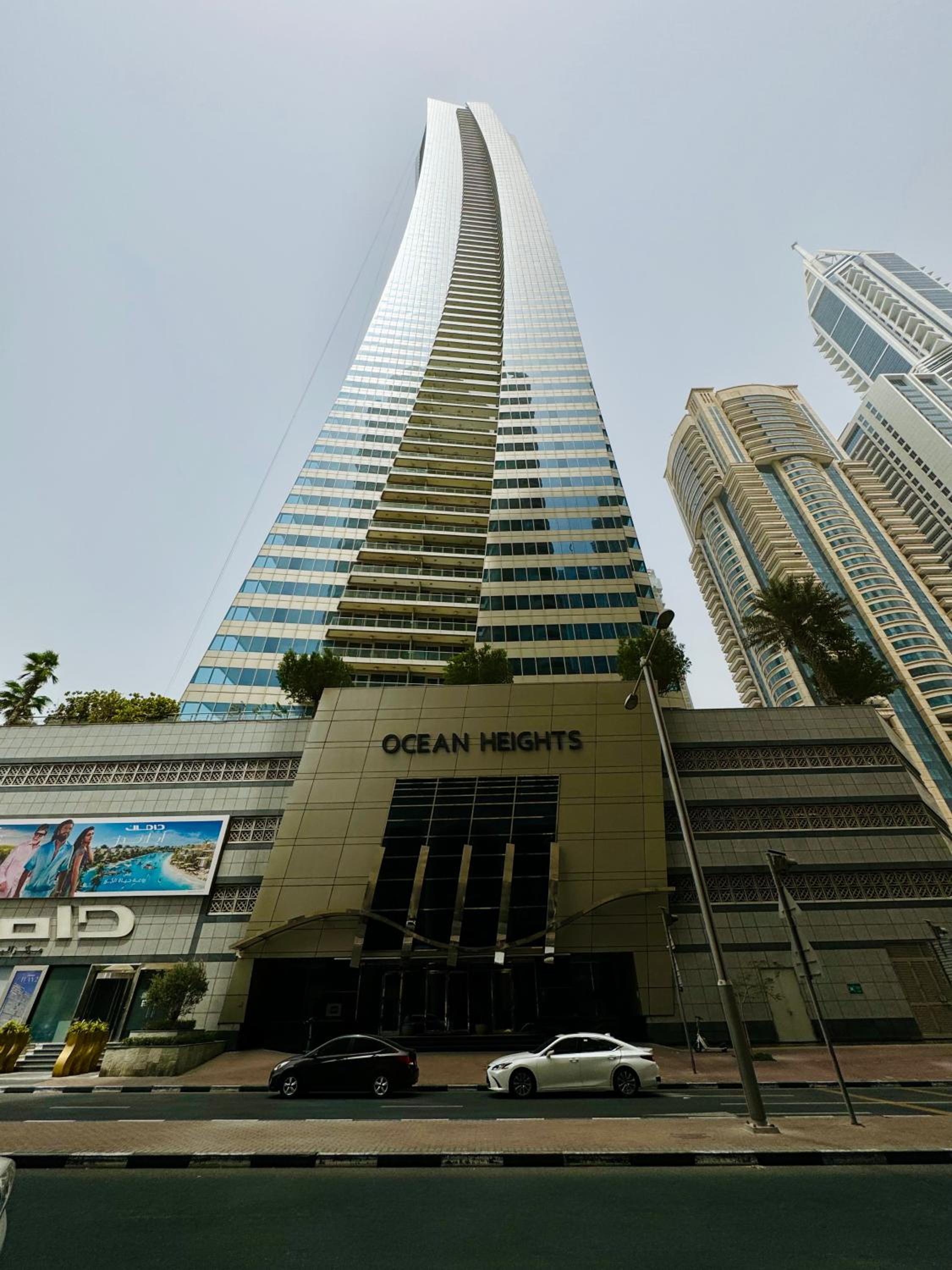 Dubai Marina Modern 1 Bedroom Apartment - steps to tram & Marina Walk