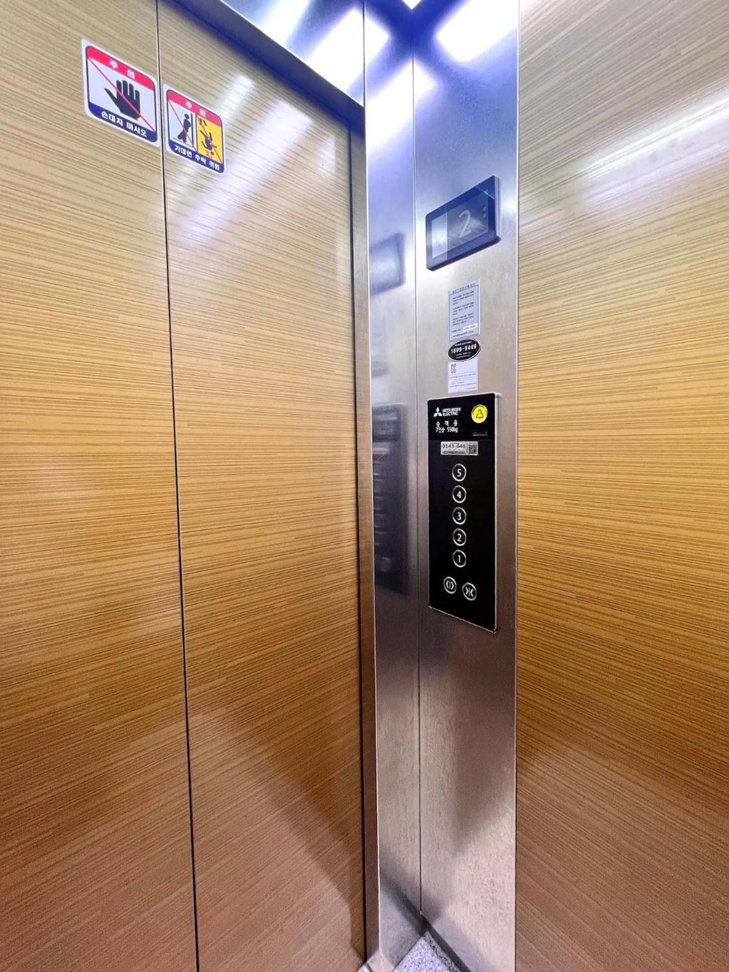 HeiStay-30sec from Hongdae SubwayStop-Elevator