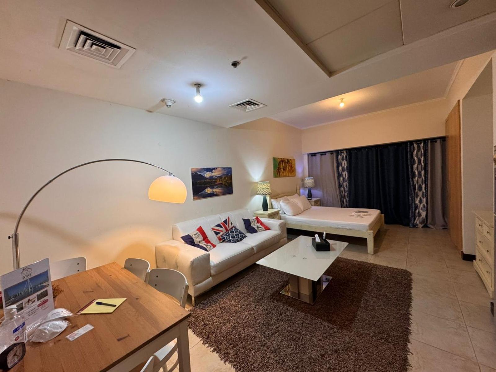 Click Stay - JLT - Entire Studio & Balcony Lakes view Apartment -AM