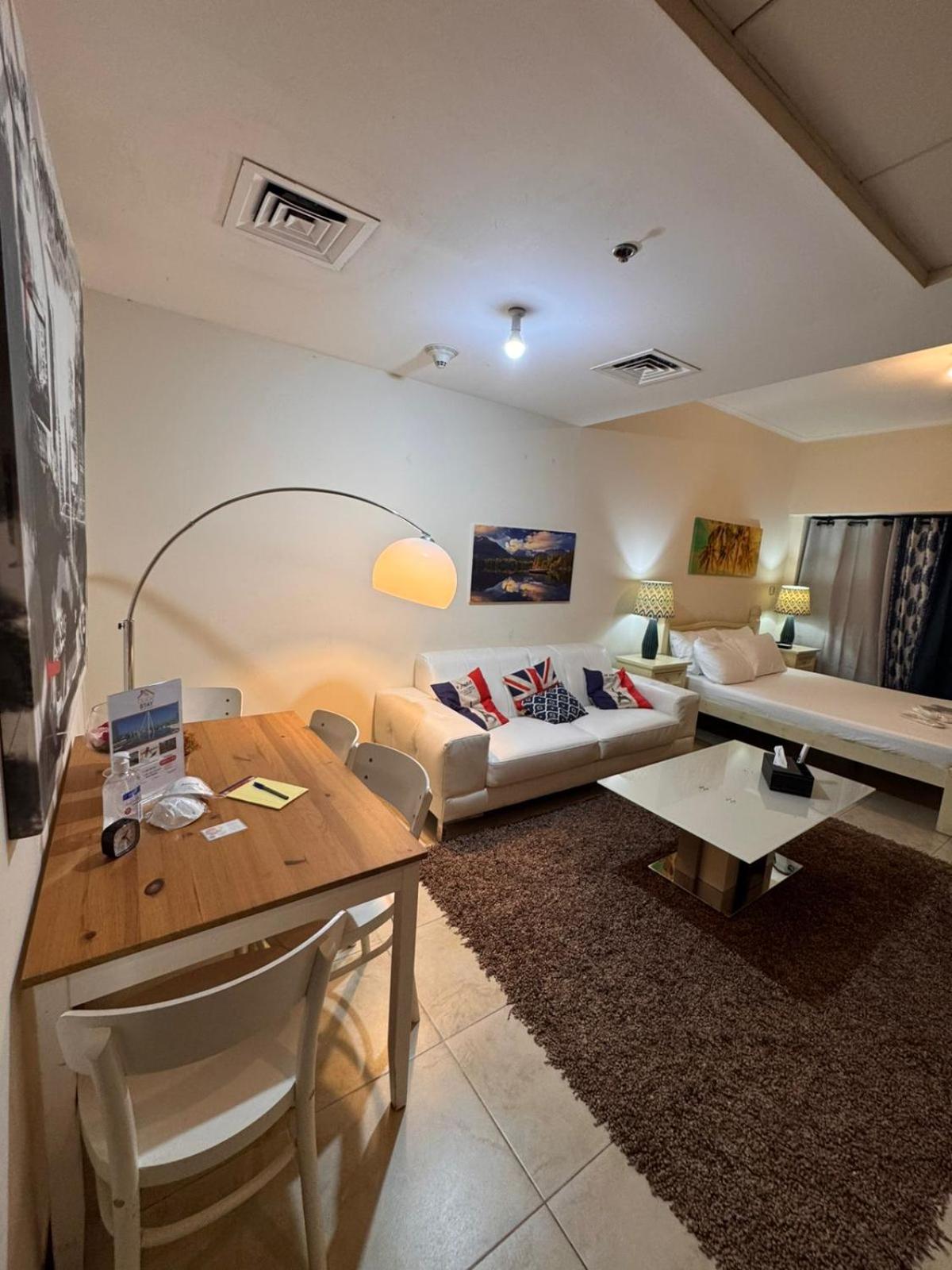 Click Stay - JLT - Entire Studio & Balcony Lakes view Apartment -AM
