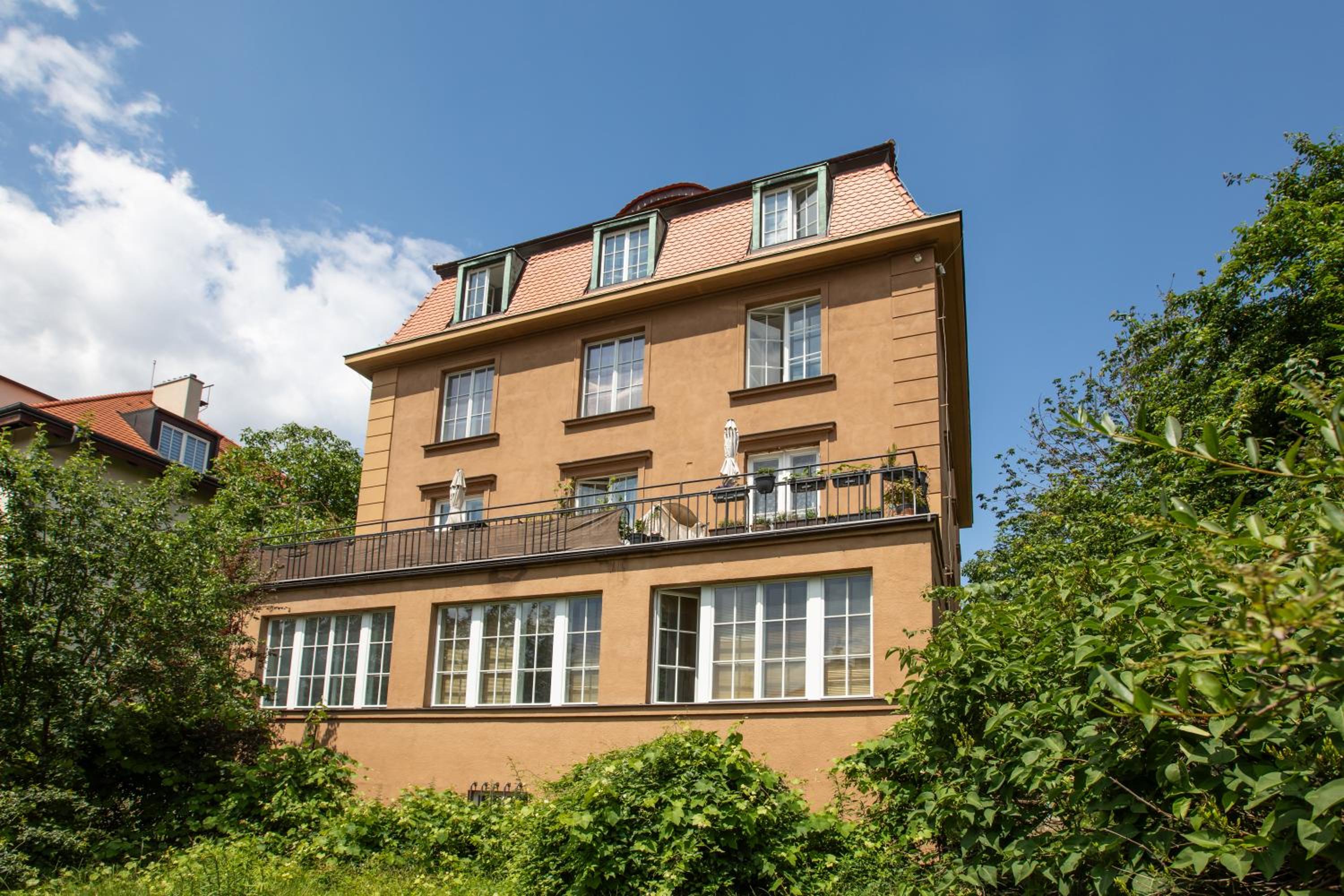 Large Garden Villa Suite Business-Leisure-Sports