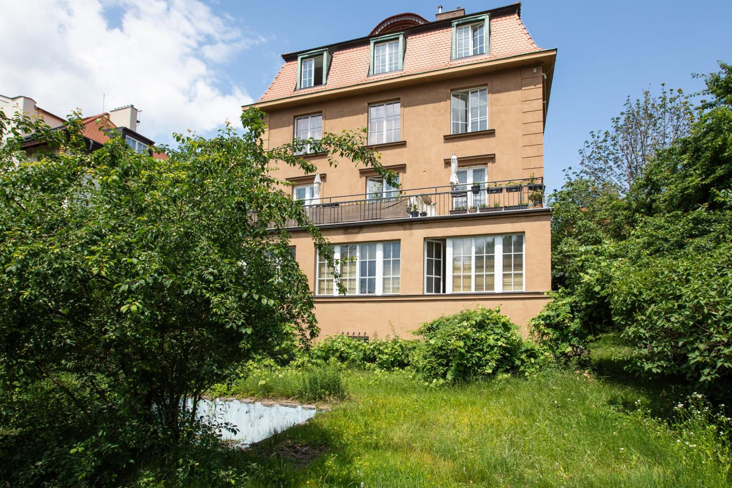 Large Garden Villa Suite Business-Leisure-Sports