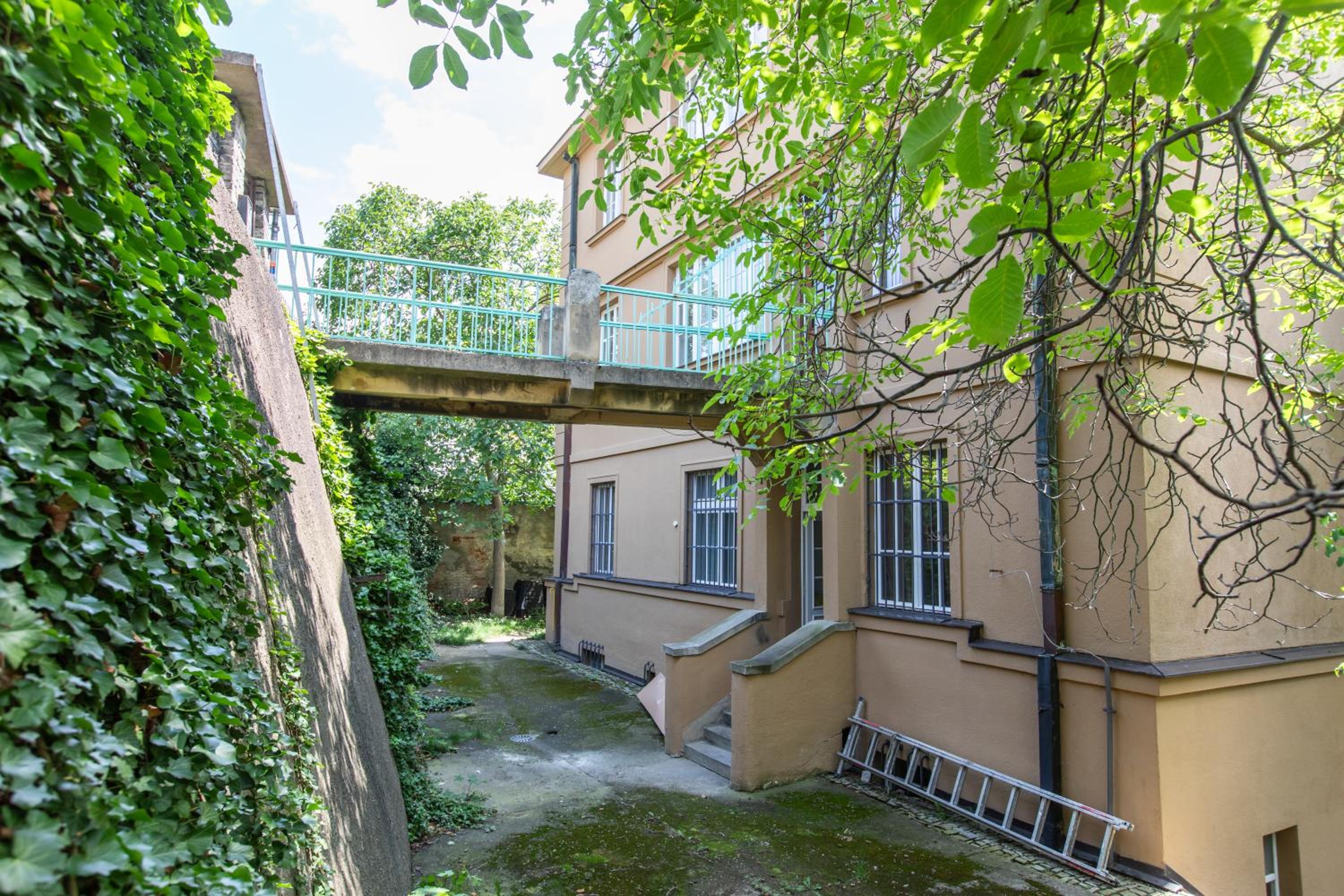 Large Garden Villa Suite Business-Leisure-Sports
