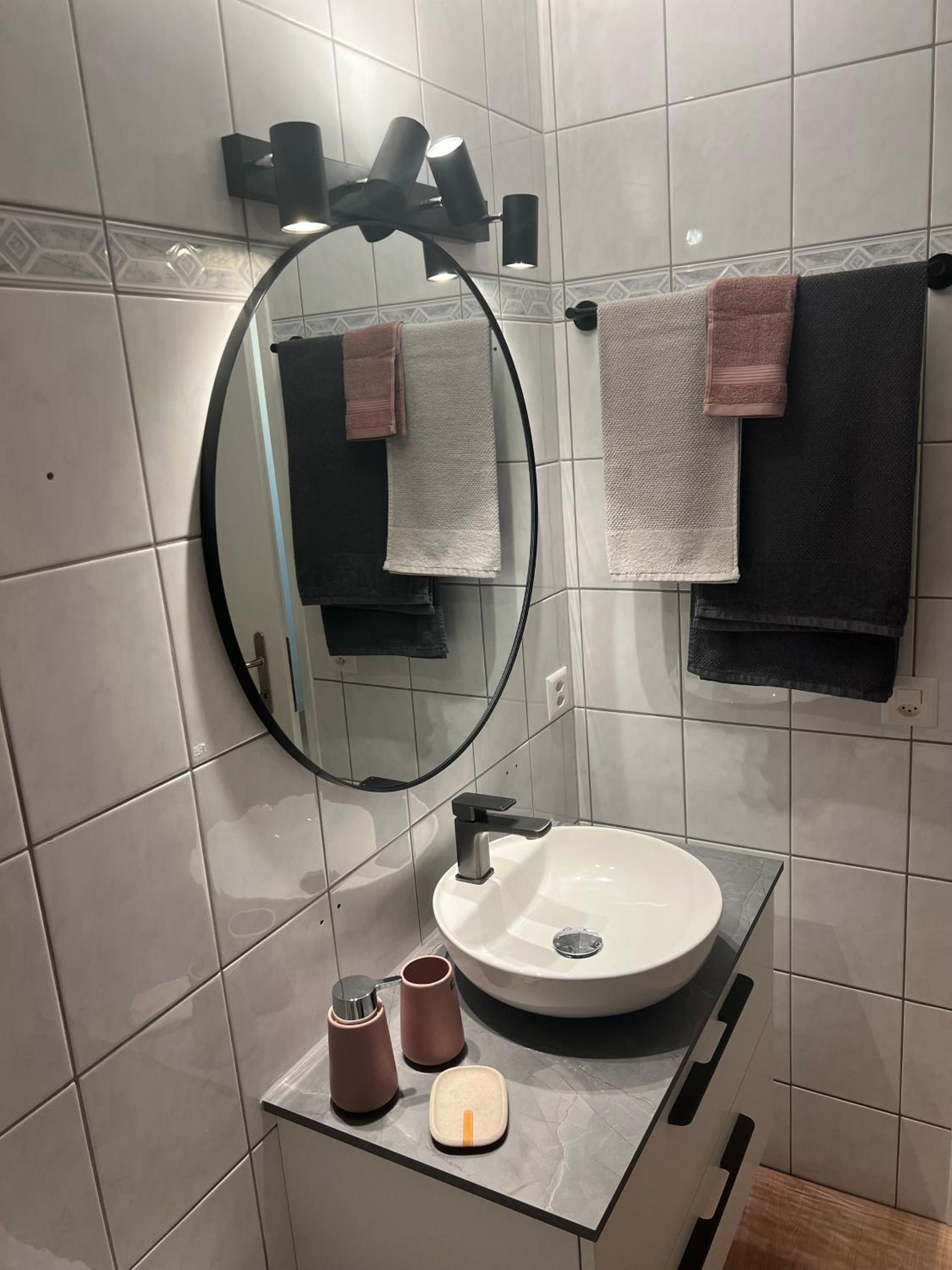 Ambiente Appartement C2 - moderne Ferienwohnung mit Terrasse in Leukerbad