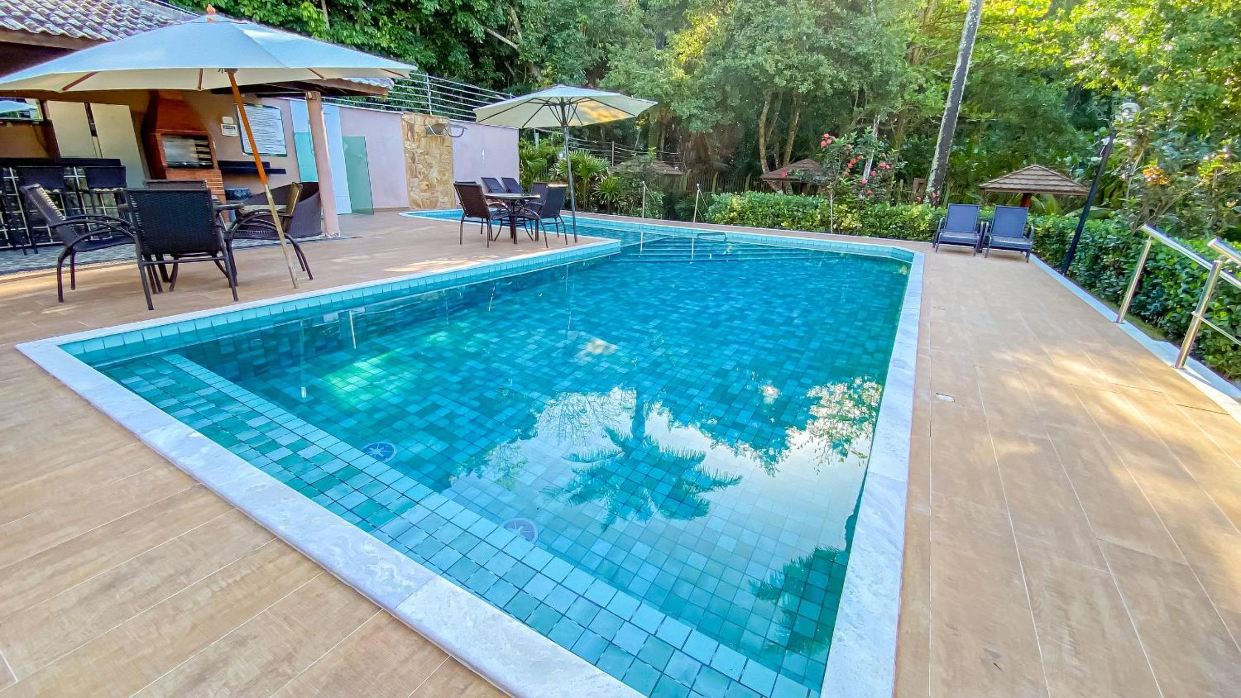 Apê Térreo com 3 quartos com ar condicionado, sala, cozinha completa e internet privativa, a poucos metros da Praia de Taperapuã. Residencial Antares, cond