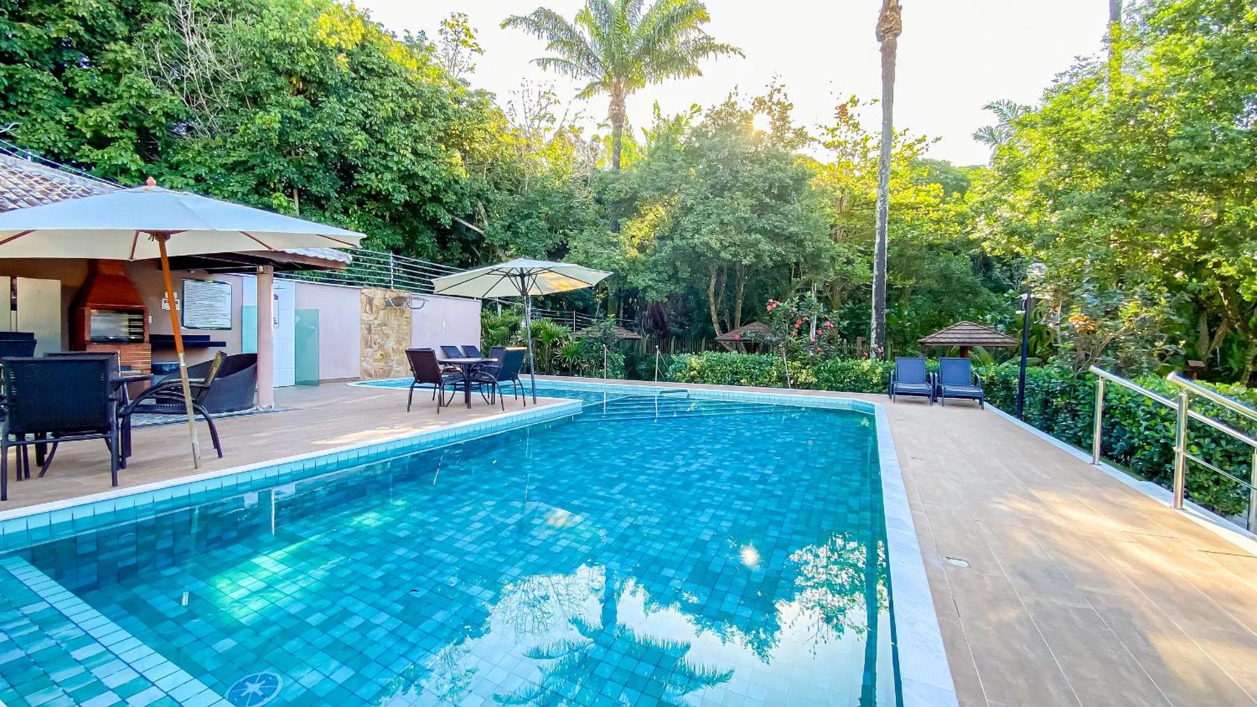 Apê Térreo com 3 quartos com ar condicionado, sala, cozinha completa e internet privativa, a poucos metros da Praia de Taperapuã. Residencial Antares, cond